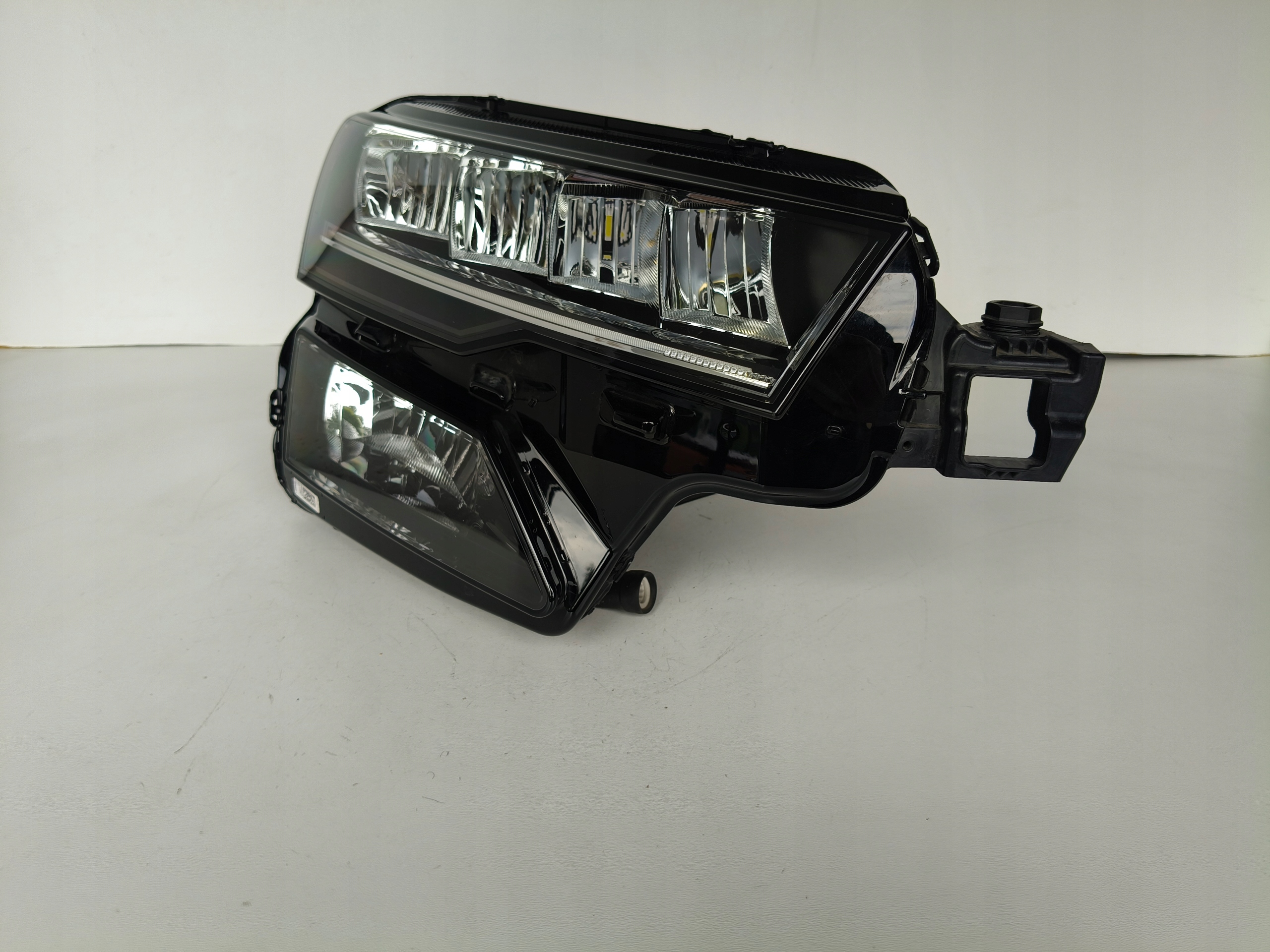 light right REFLEKTOR SKODA KAROQ 57A 21- LIFT LED