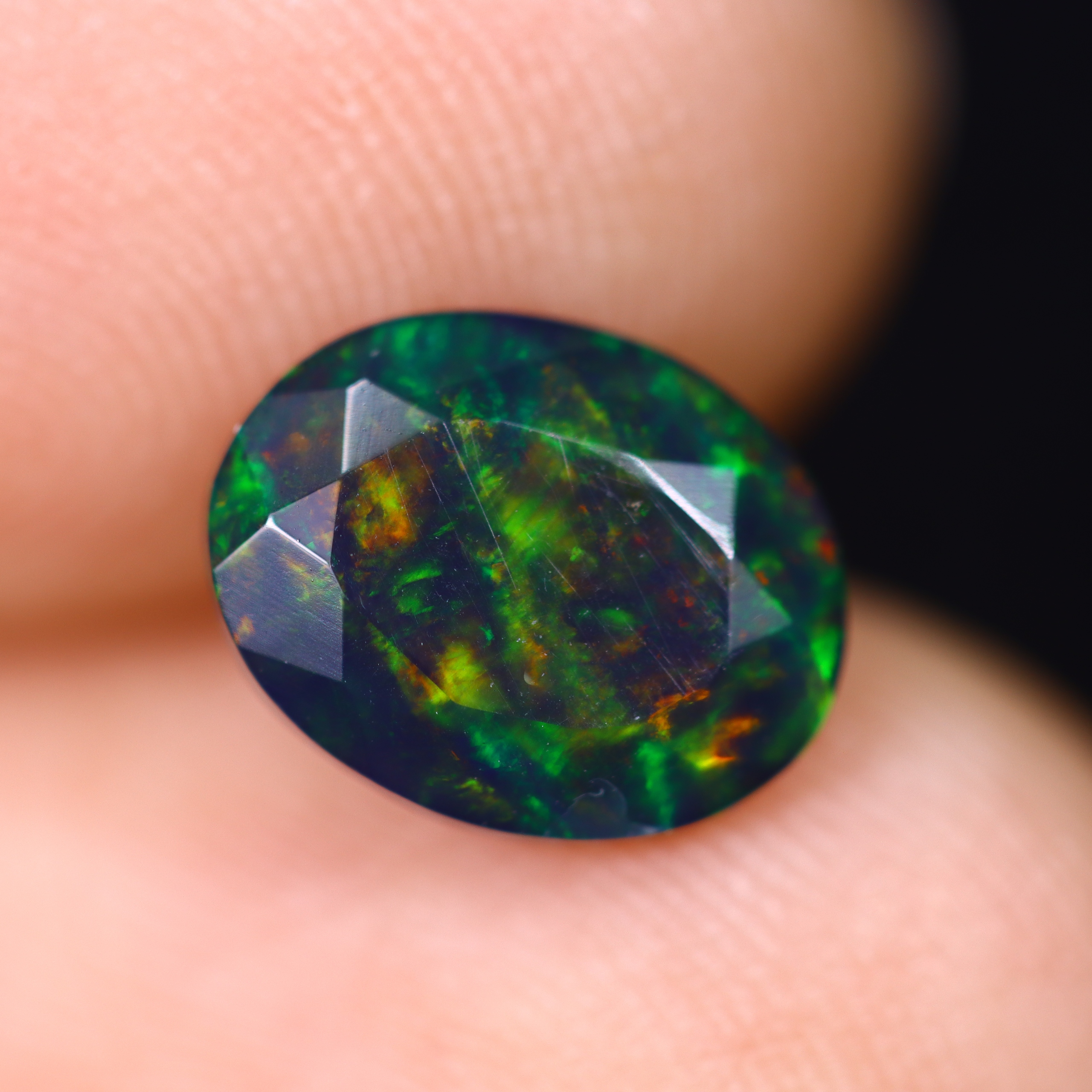 Přírodní opál černý 1.16 ct Ovál Etiopie certifikát Wbd