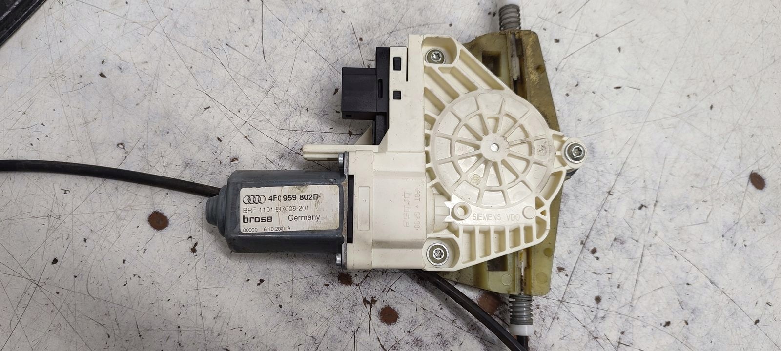 mécanisme essuie glaces droite avant mécanisme Audi A6 C6