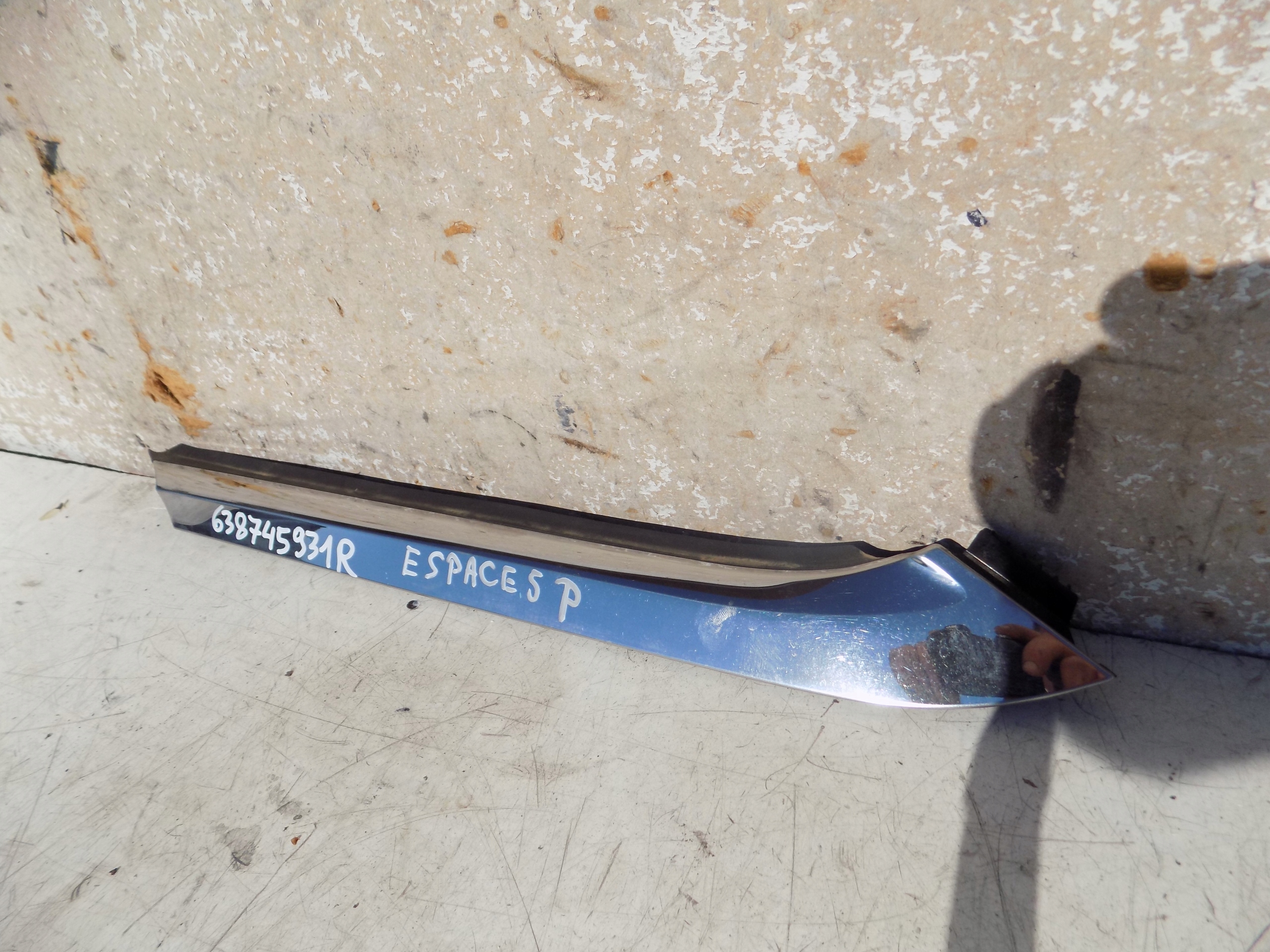 Listwa błotnika prawa Renault Espace V 638745931R