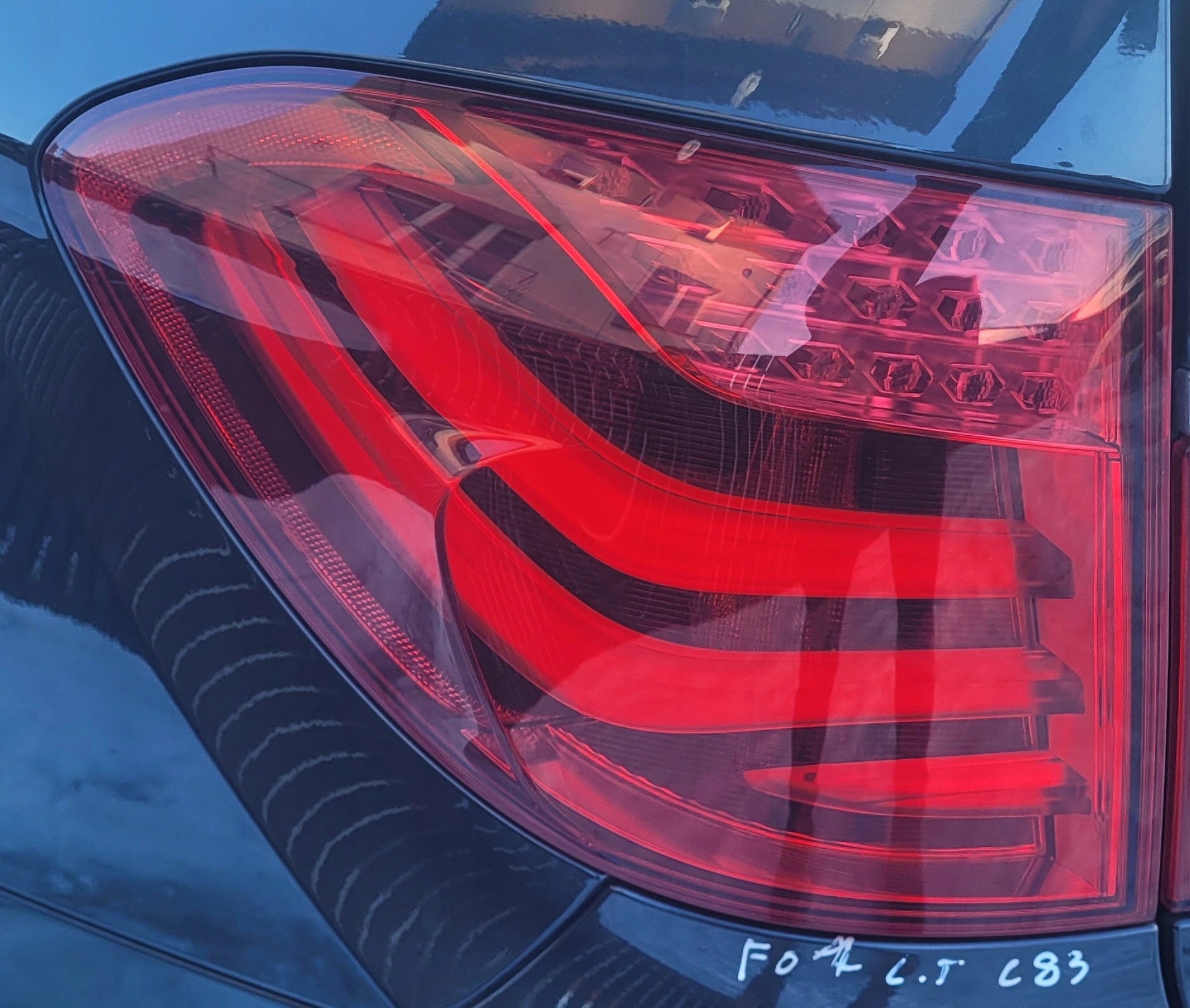 LAMPA W BŁOTNIK LEWY TYŁ TYLNA BMW F07 EUROPA C83