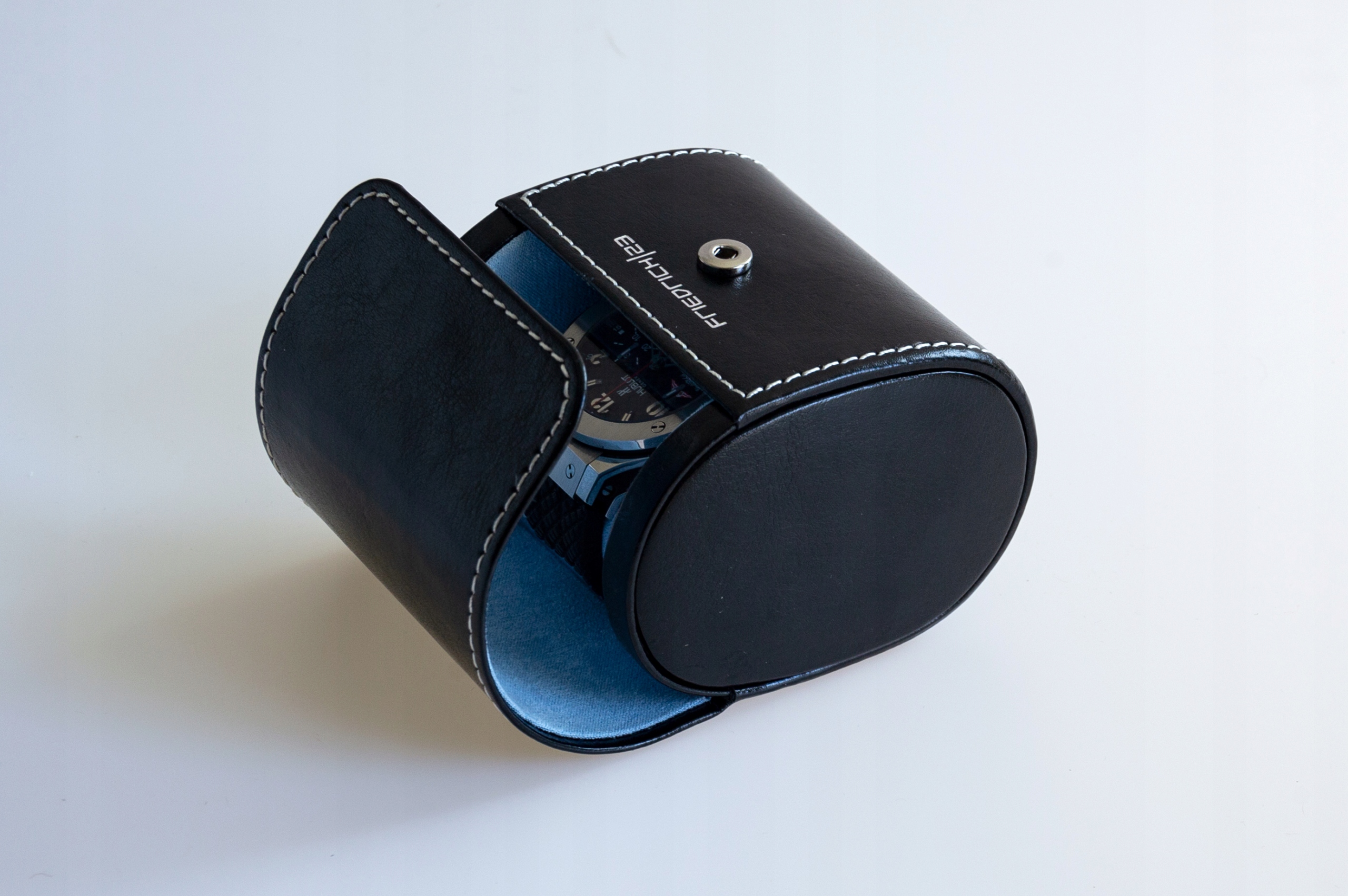 Etui skórzane podróżne na 1 zegarek Bond/ czarne Kolor czarny