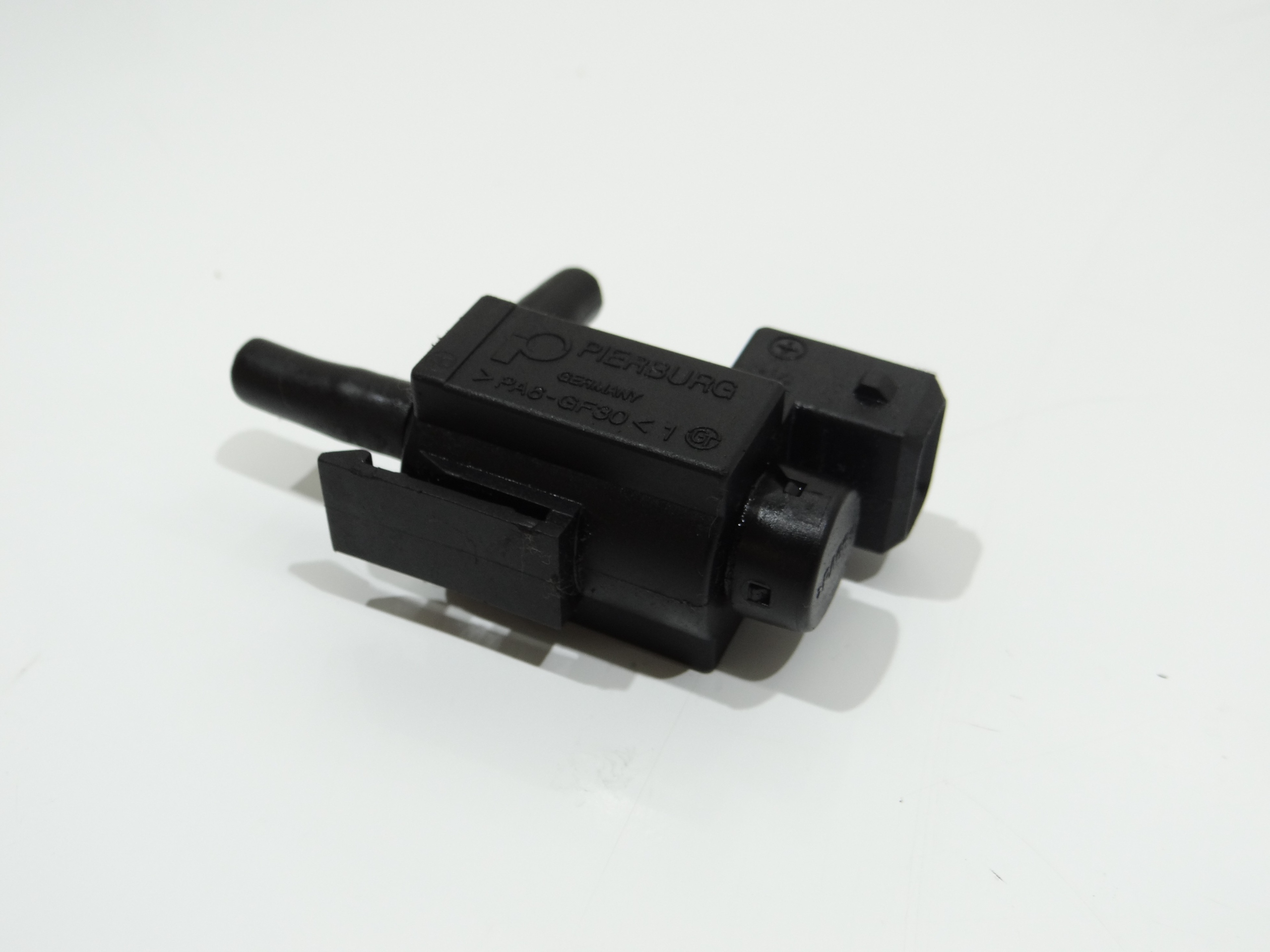 ventil vakum BMW E60 E87 E90 3.0D 1742712