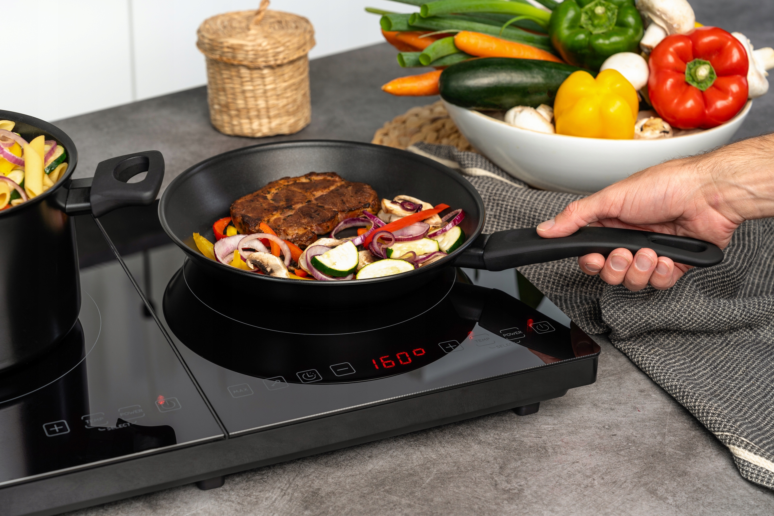 KUCHENKA INDUKCYJNA DWUPALNIKOWA FIRST AUSTRIA Szerokość produktu 56.5 cm