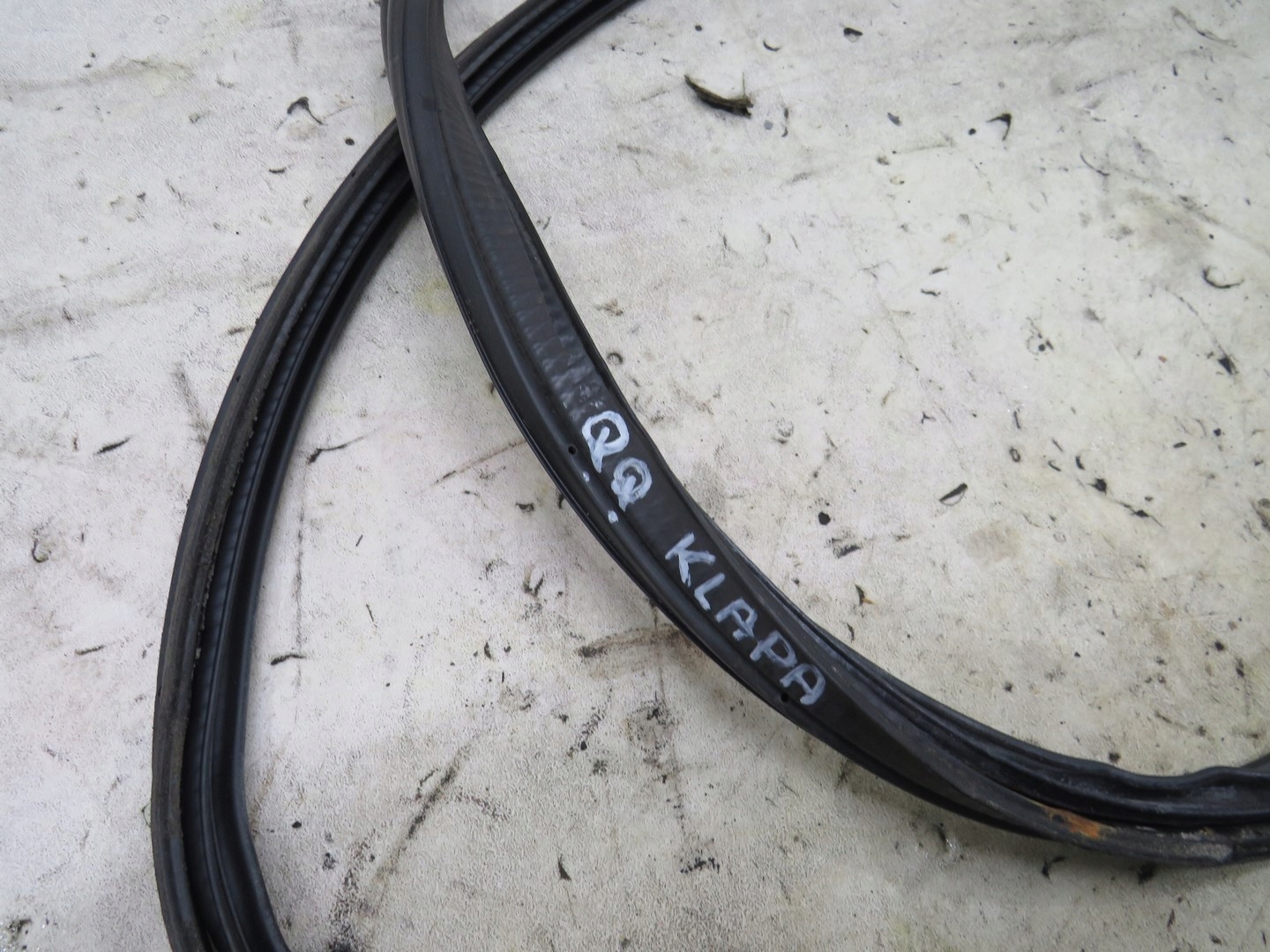 USZCZELKA KLAPY TYŁ QASHQAI J10 Producent części Nissan OE