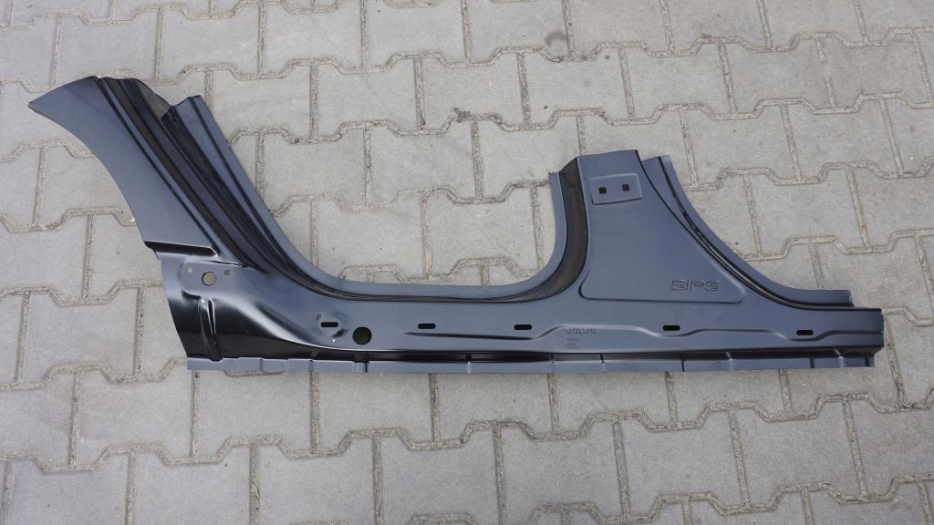 VOLVO V40 CC - NOWY PRAWY PRÓG POSZYCIE Producent części Volvo OE