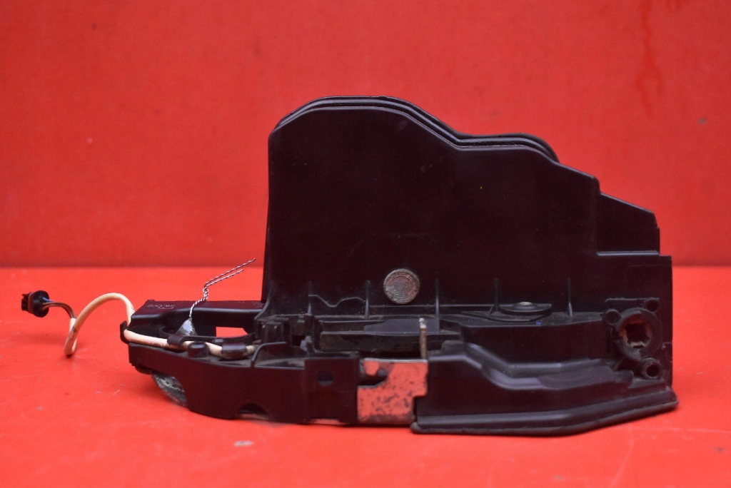 lock door left front front EU 7185689 BMW F02 LONG 08-12