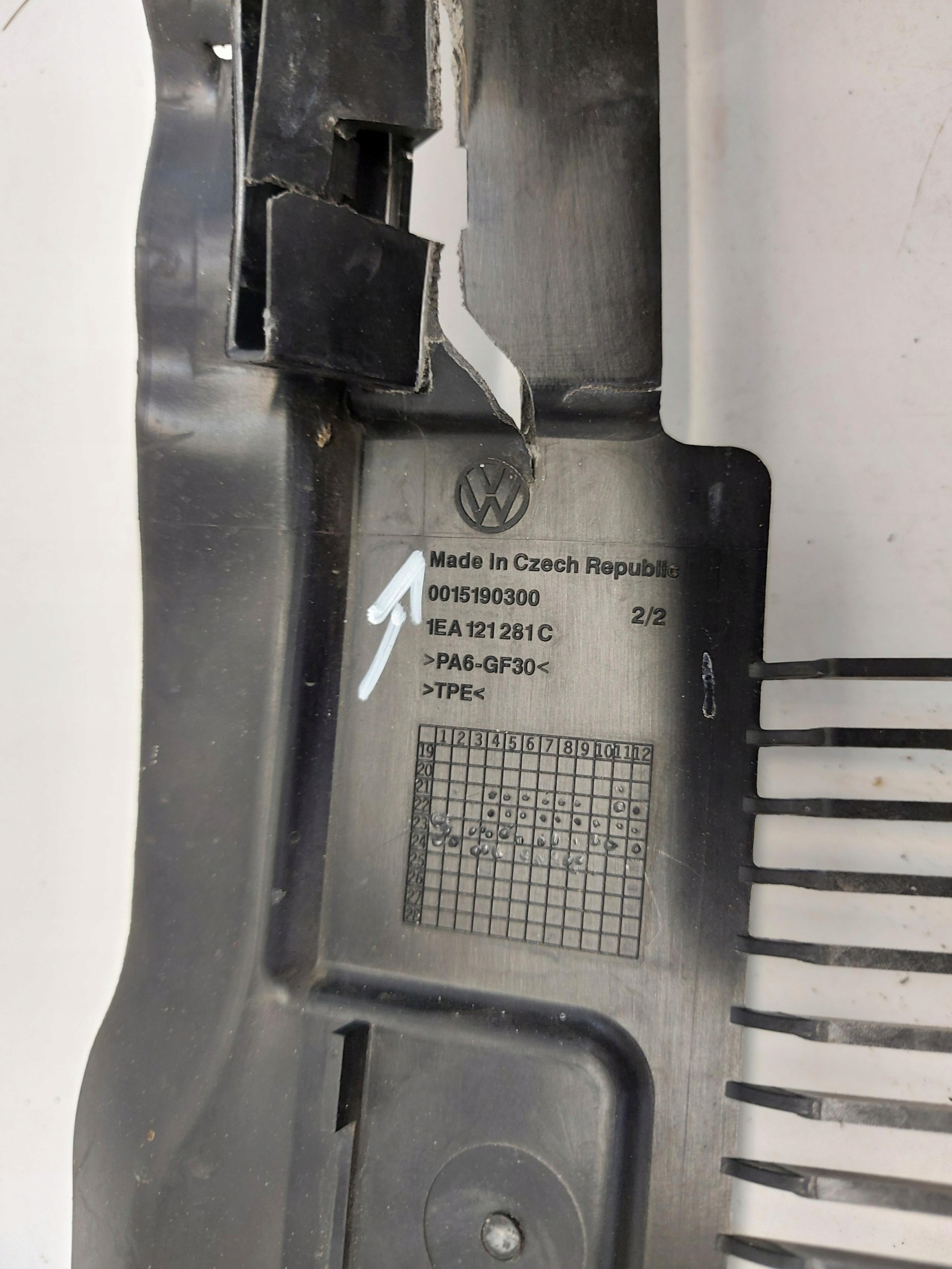 VW ID4 11A , 2024r SUV 5D luftansaugkanal 1EA121281C