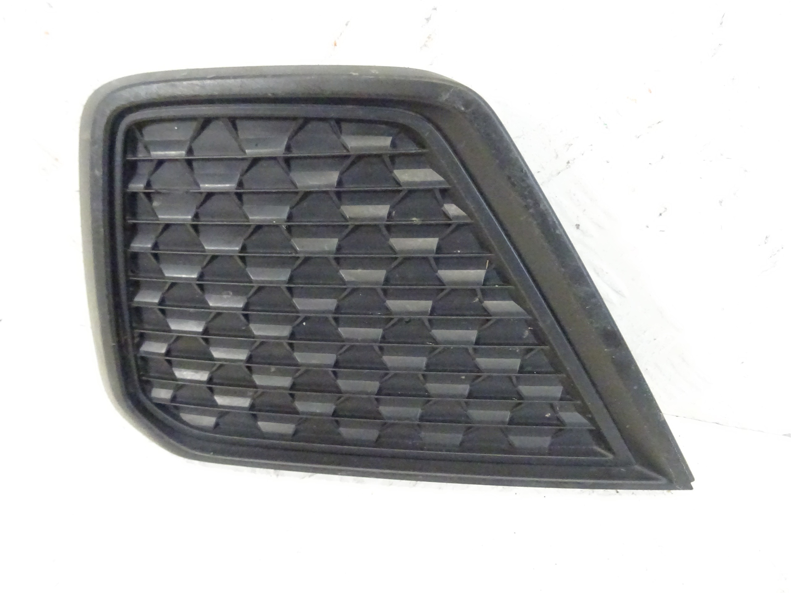 grid of a bumper right front AUDI A1 II 82A807682F