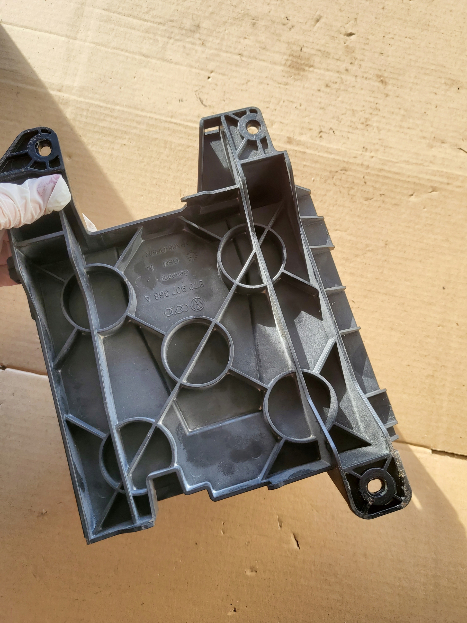 bracket holder KIESZEN STEROWNIKA AUDI A5 8T