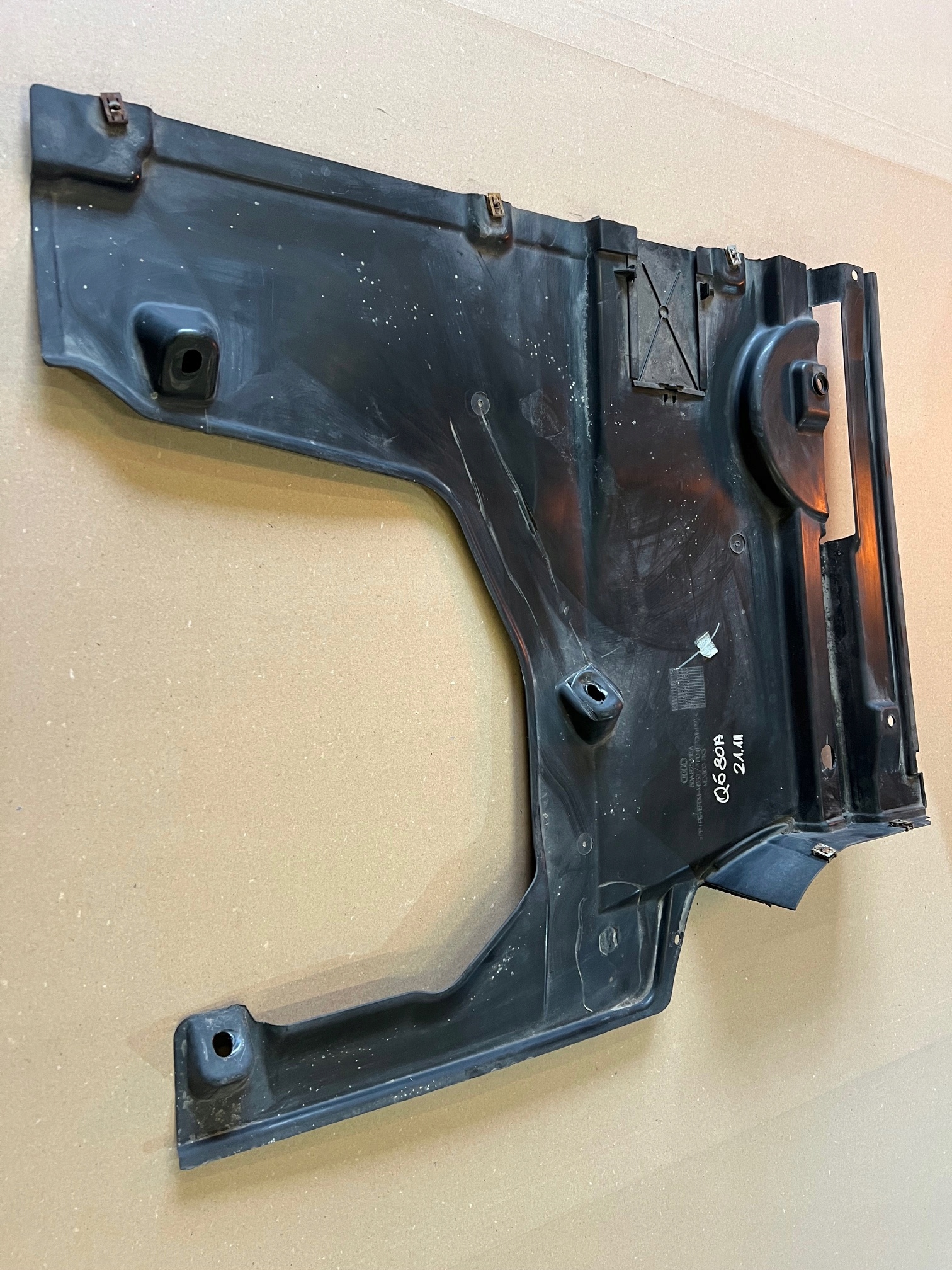 AUDI Q5 80A Blende Abdeckung abdeckung des Bodens Unterfahrschutz rechts 80A825216A