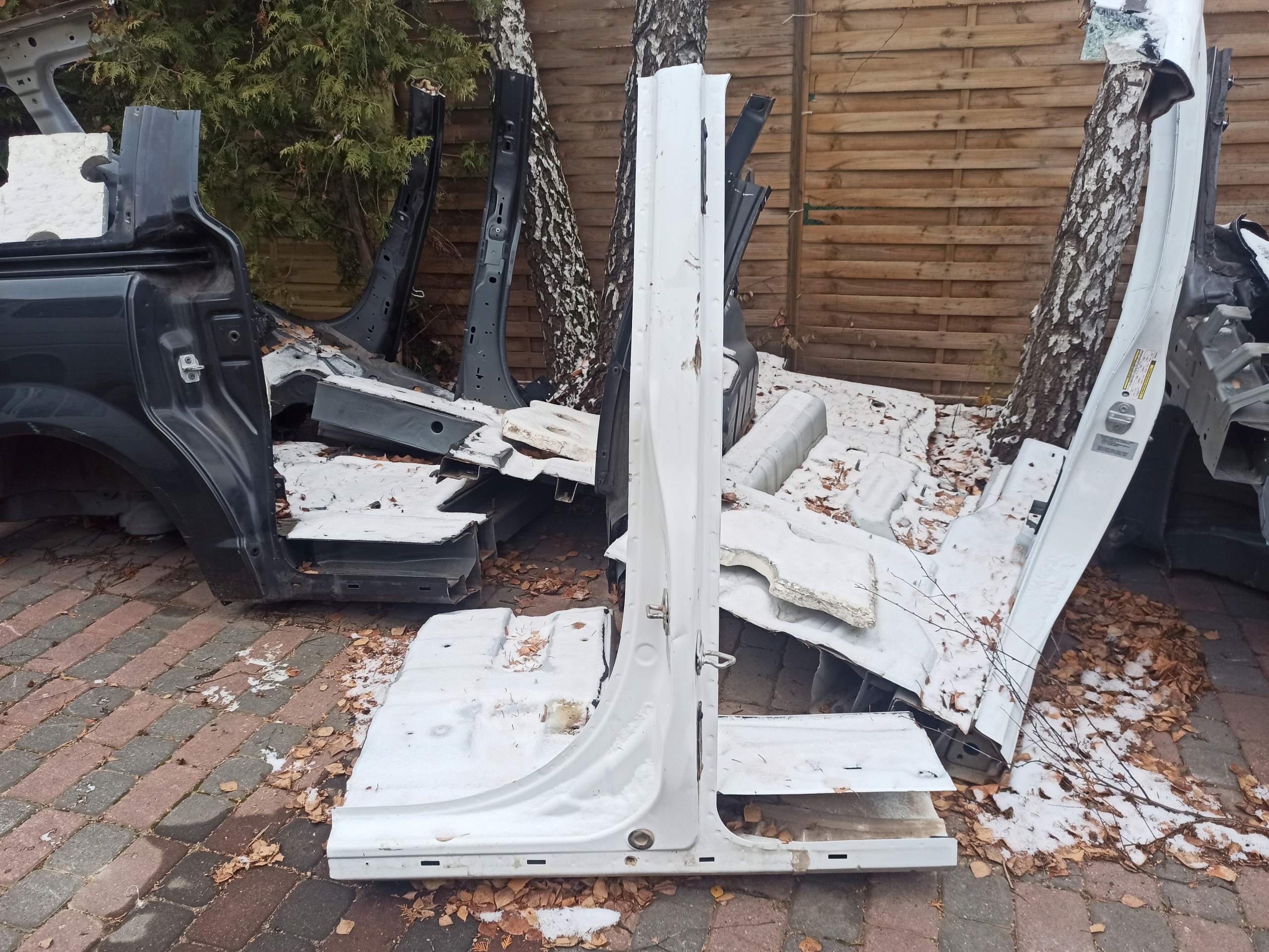 ЧЕТВЕРТИНА СТІЙКА ПОРІГ ЛІВИЙ перед Dodge Caravan 11 - В-Ого