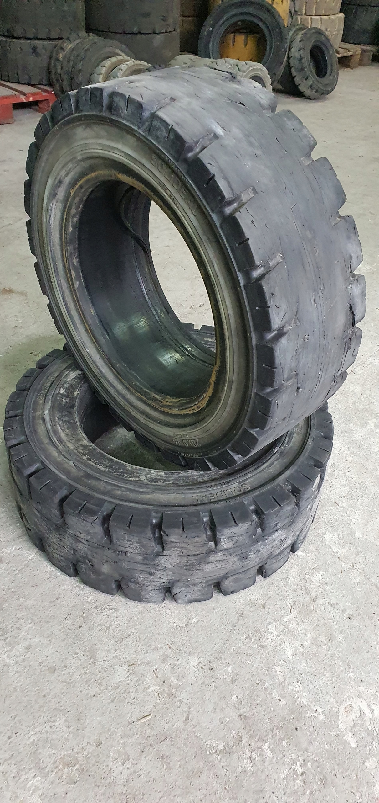 Opona pełna 28x9-15 8.15-15 Solideal do wózka widlak Producent części Solideal