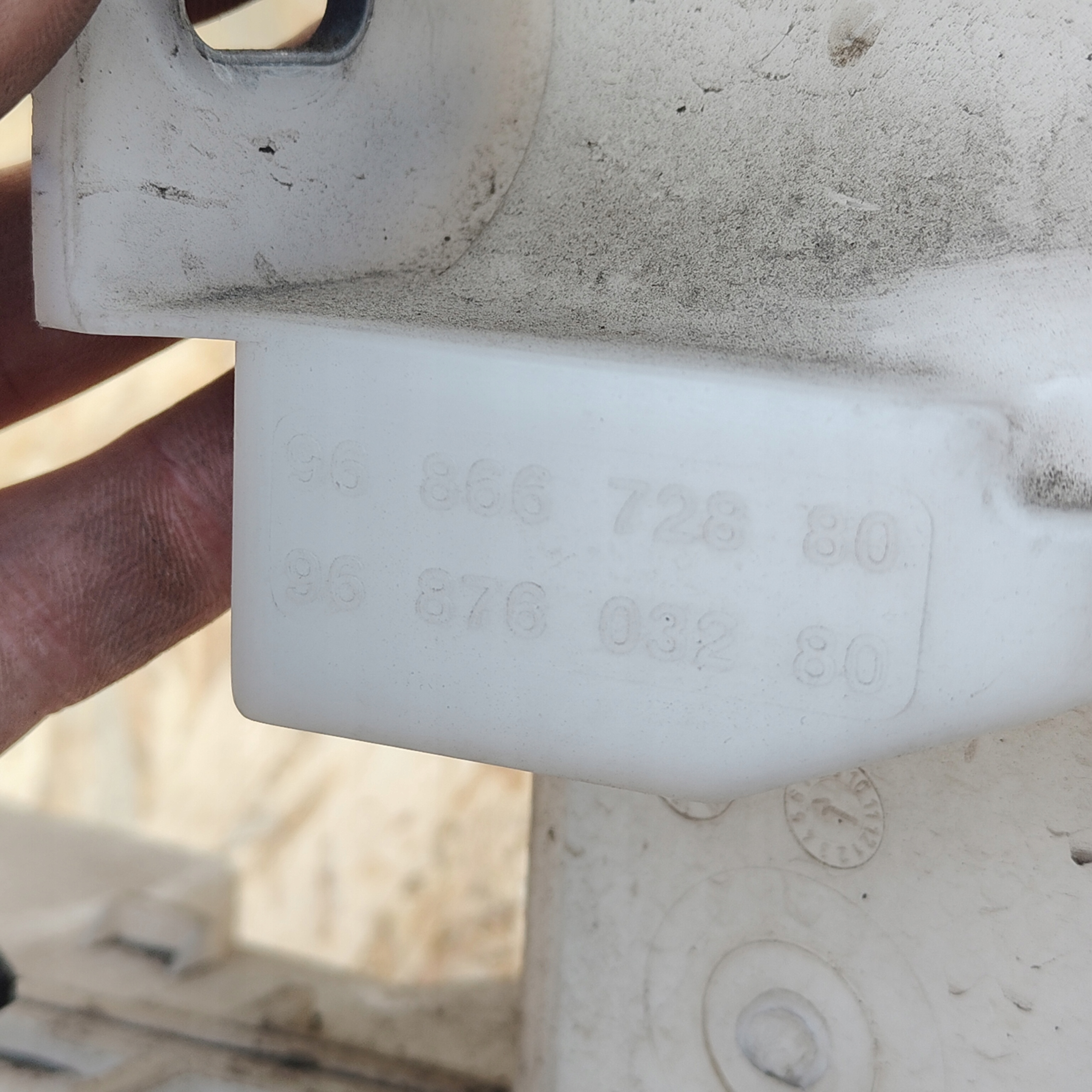 washer fluid tank PEUGEOT 508 and
