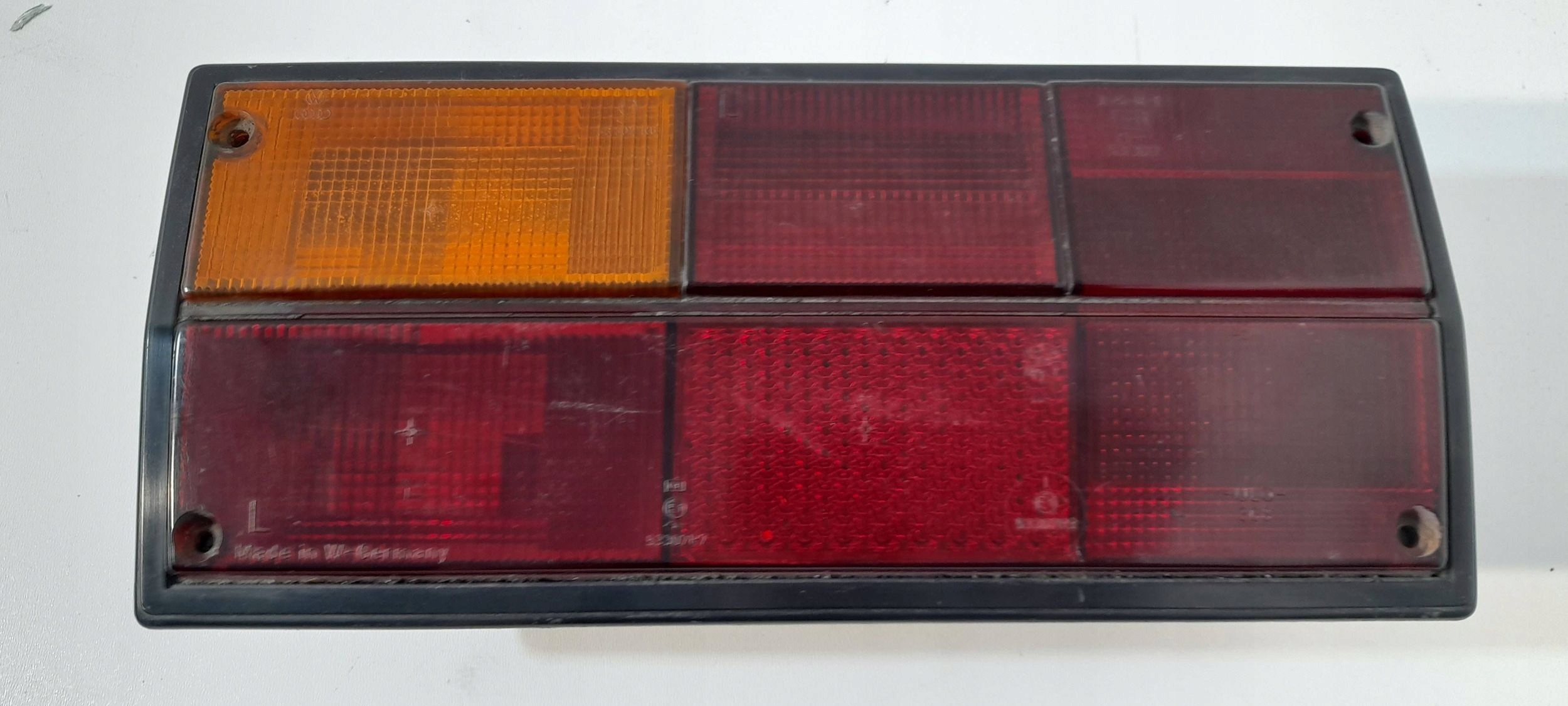 Volkswagen Transporter - Caravelle T3 light rear left 251945257E (R465)