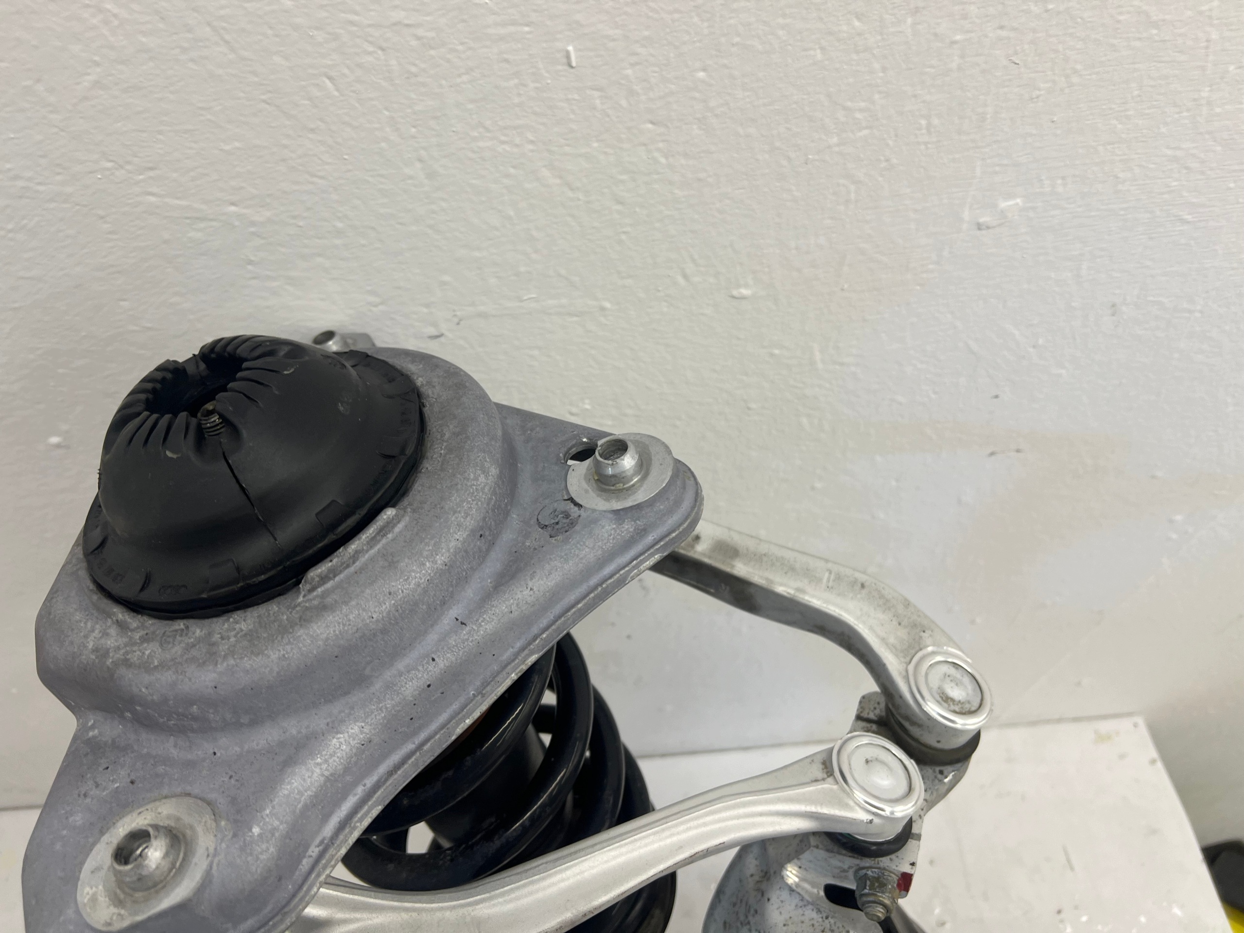 AUDI A6 C6 LIFT swing front front right MCPERSON semi-axis 4F0258