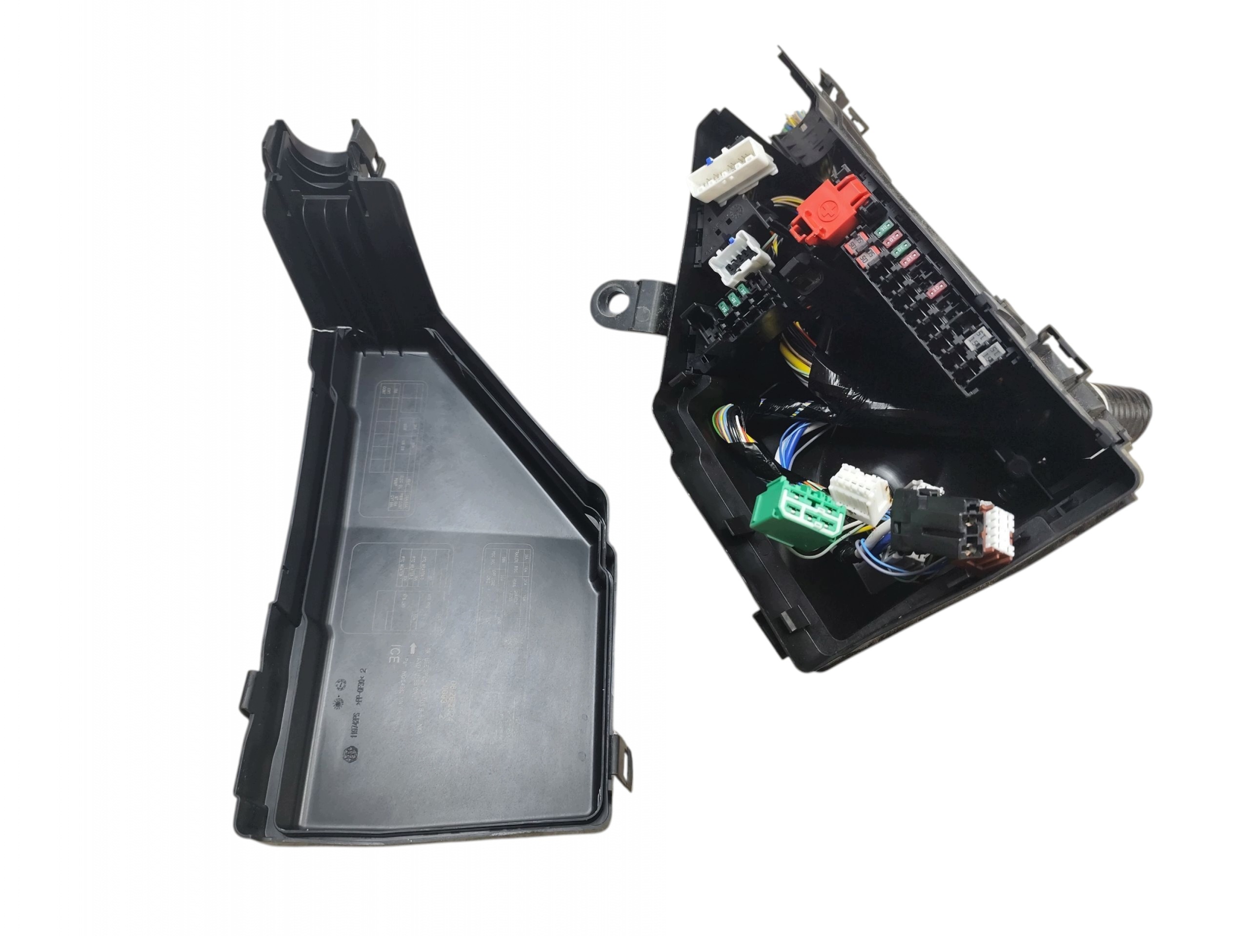fuse box NISSAN QASHQAI J12 6357-1683