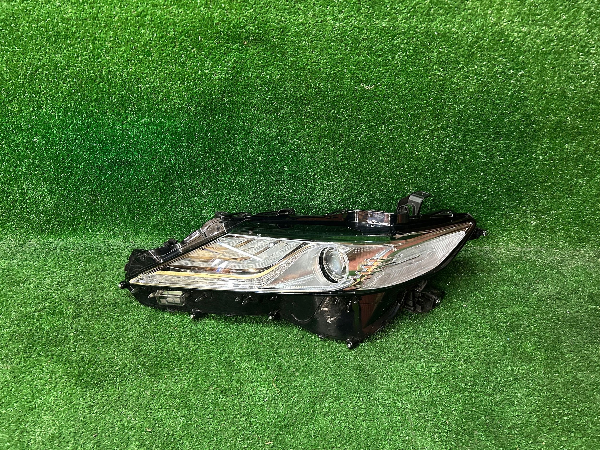 REFLEKTOR left TOYOTA CAMRY VIII FULL LED NR.R