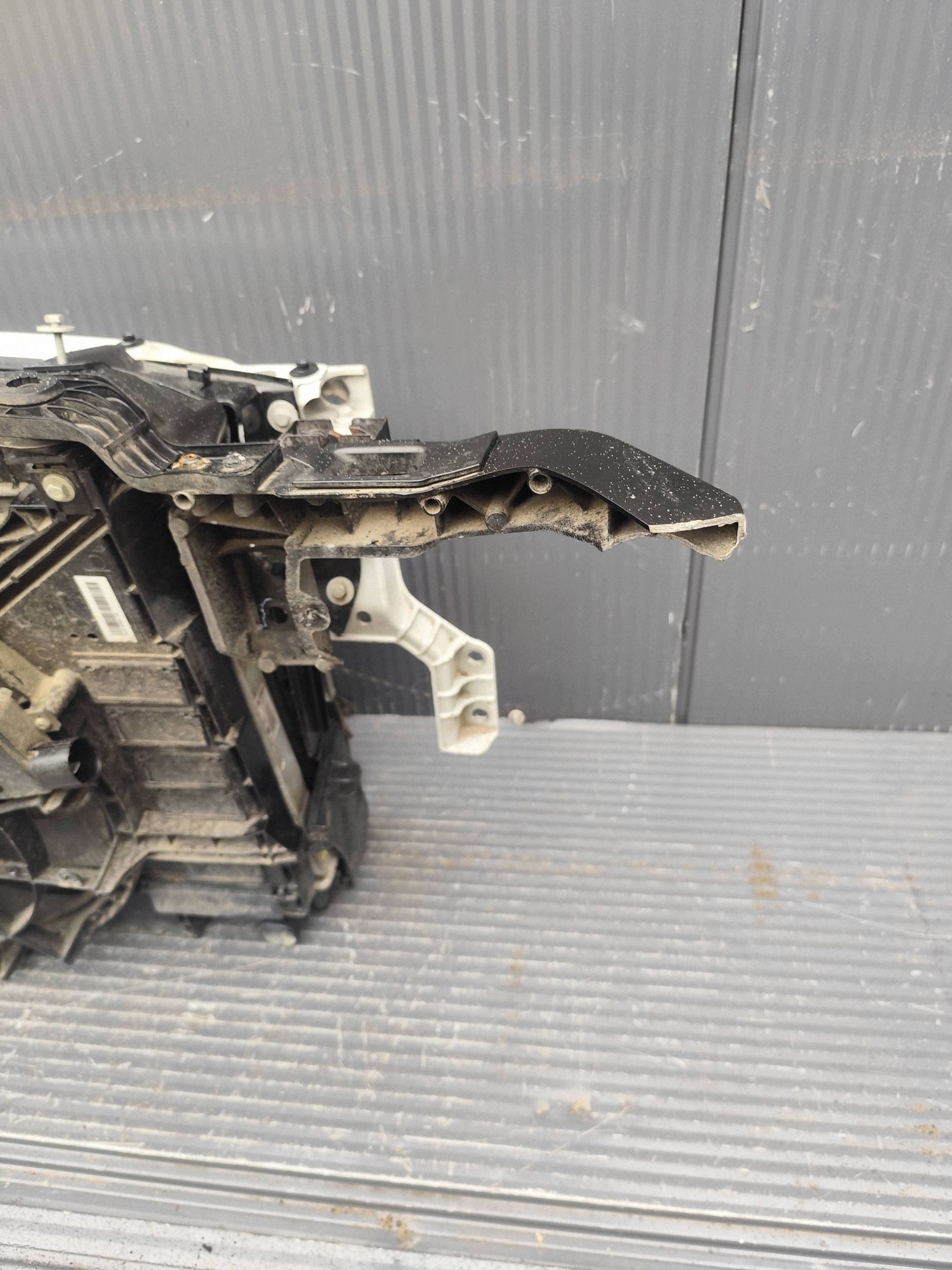JAGUAR XE 760 2.0D support panel for radiators radiator KOMPLET