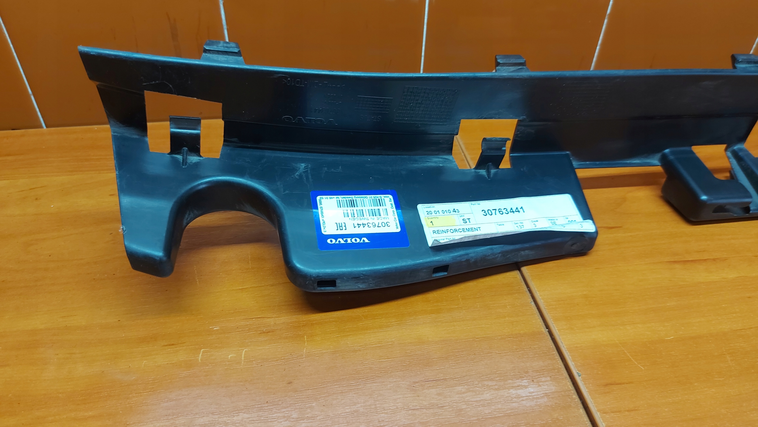 bumper bracket central rear part rear VOLVO XC60 and 08-13