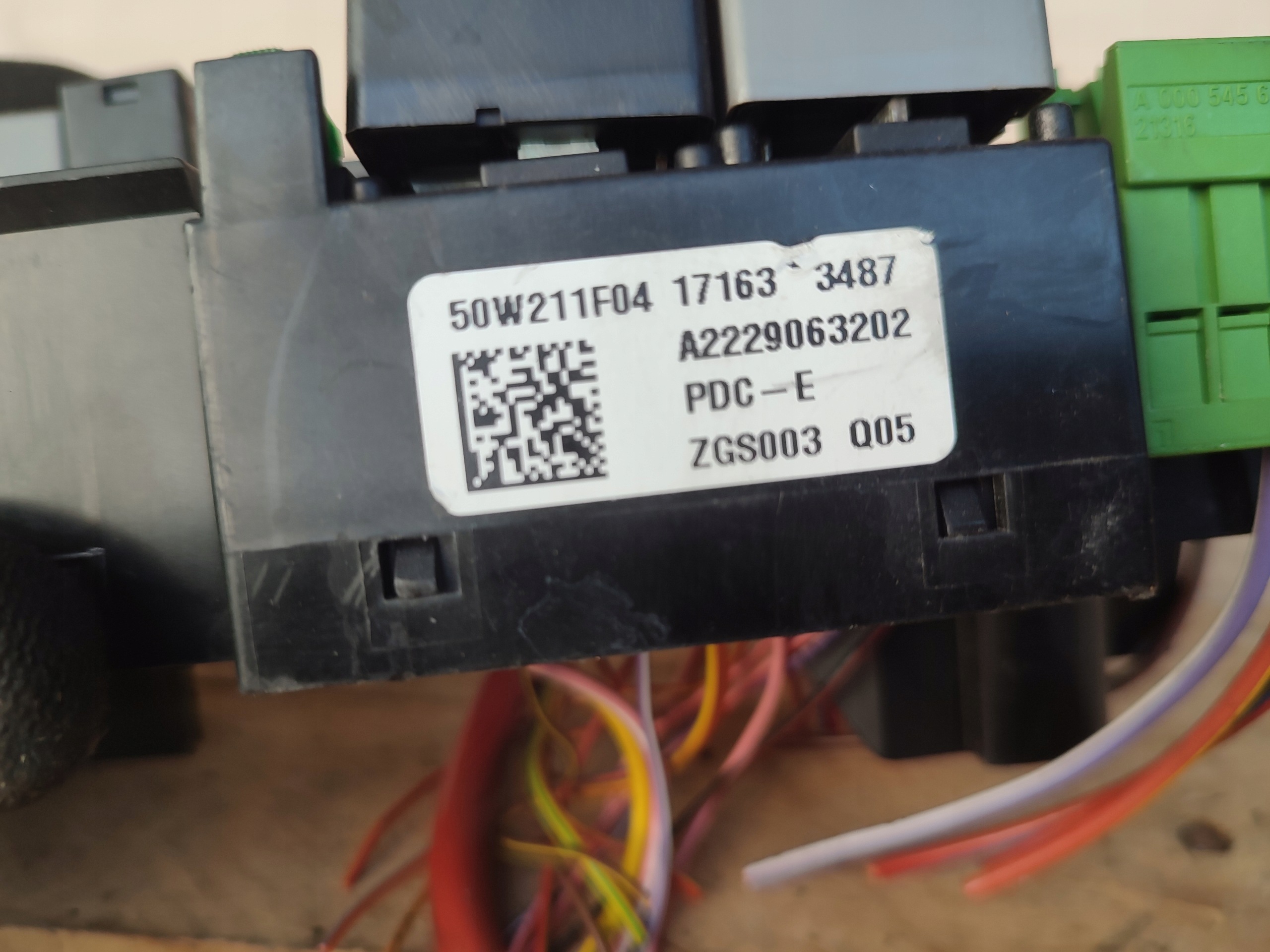 fuse box MERCEDES W205 W222 A2229063202