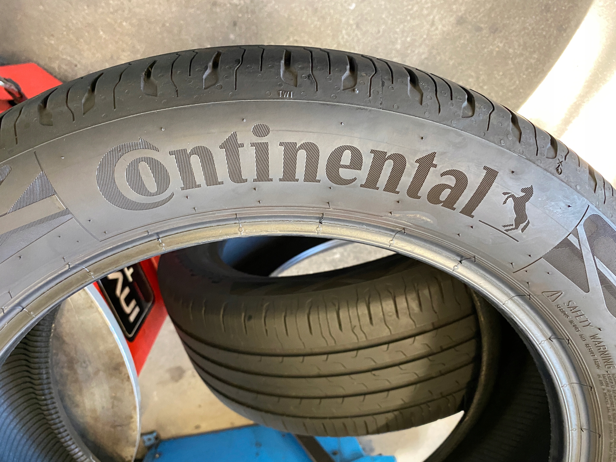 2 tyres summer 235/50R19 Continental EcoContact 6