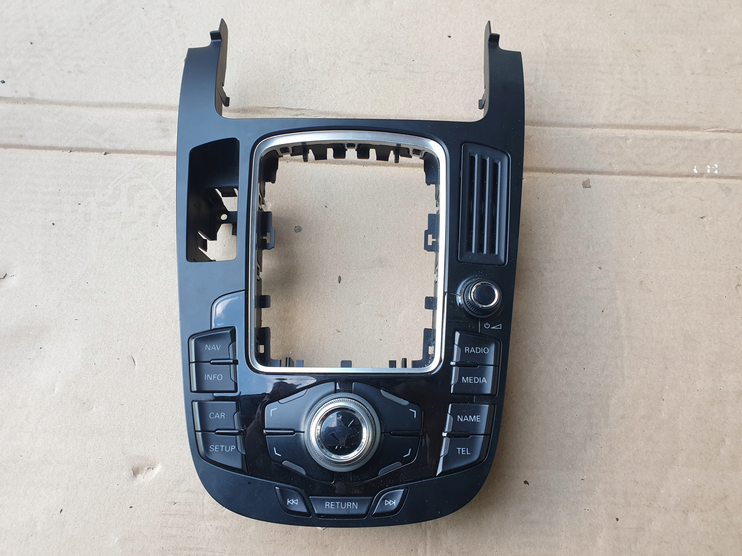 PANEL Navigation Moyenne AUDI A4 B8 2008- 8T0919609
