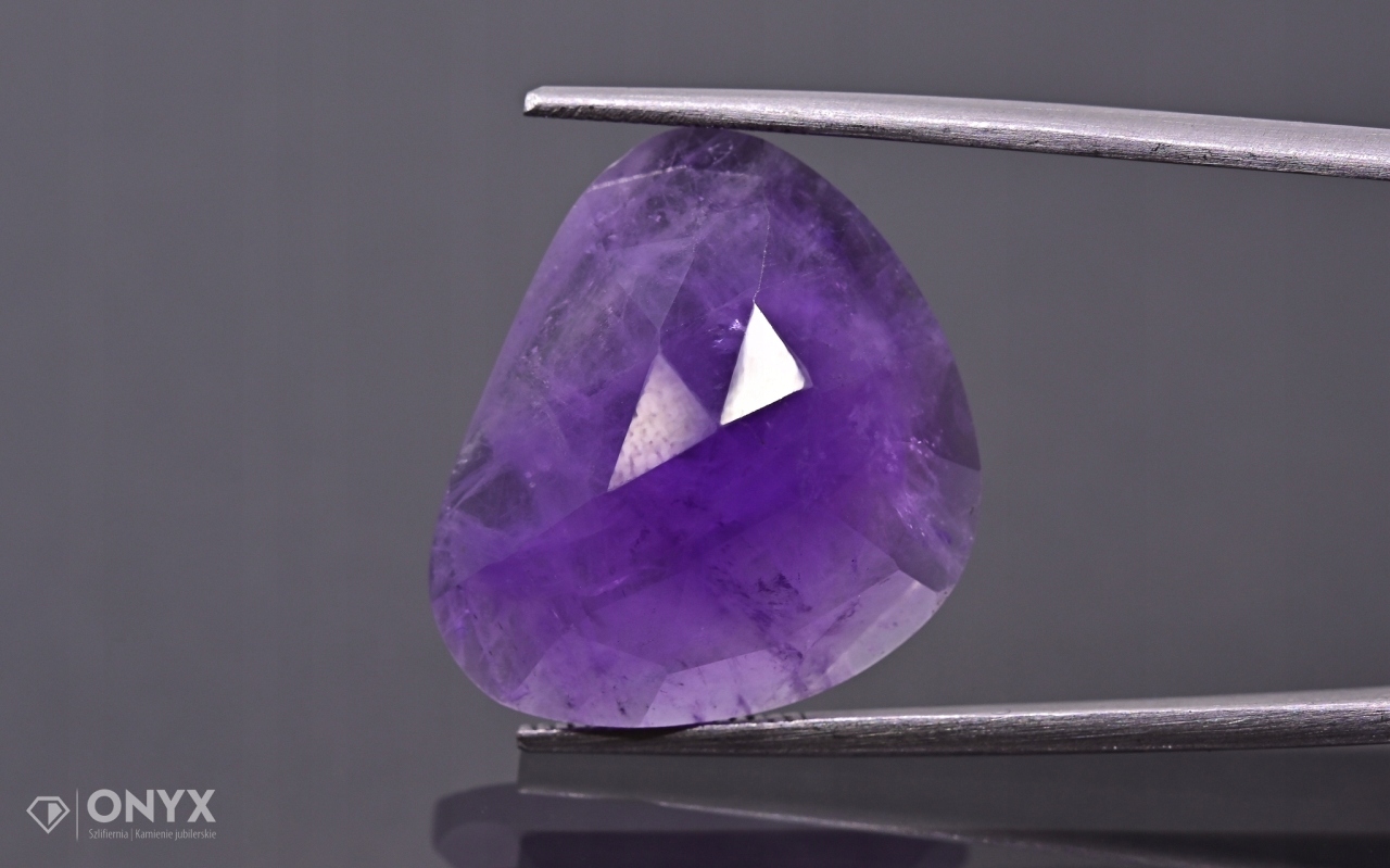 Ametystová fazetovaná nepravidelná rozeta 20,5x17 mm