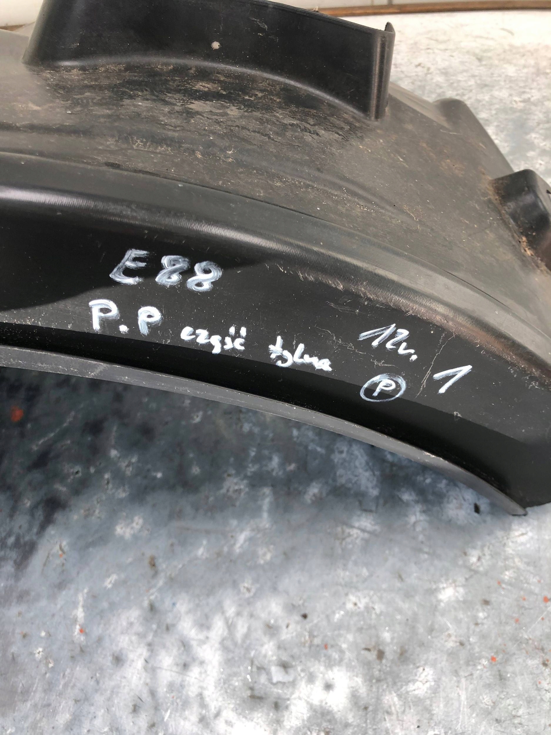 mudguard right front part rear BMW E88 7166244