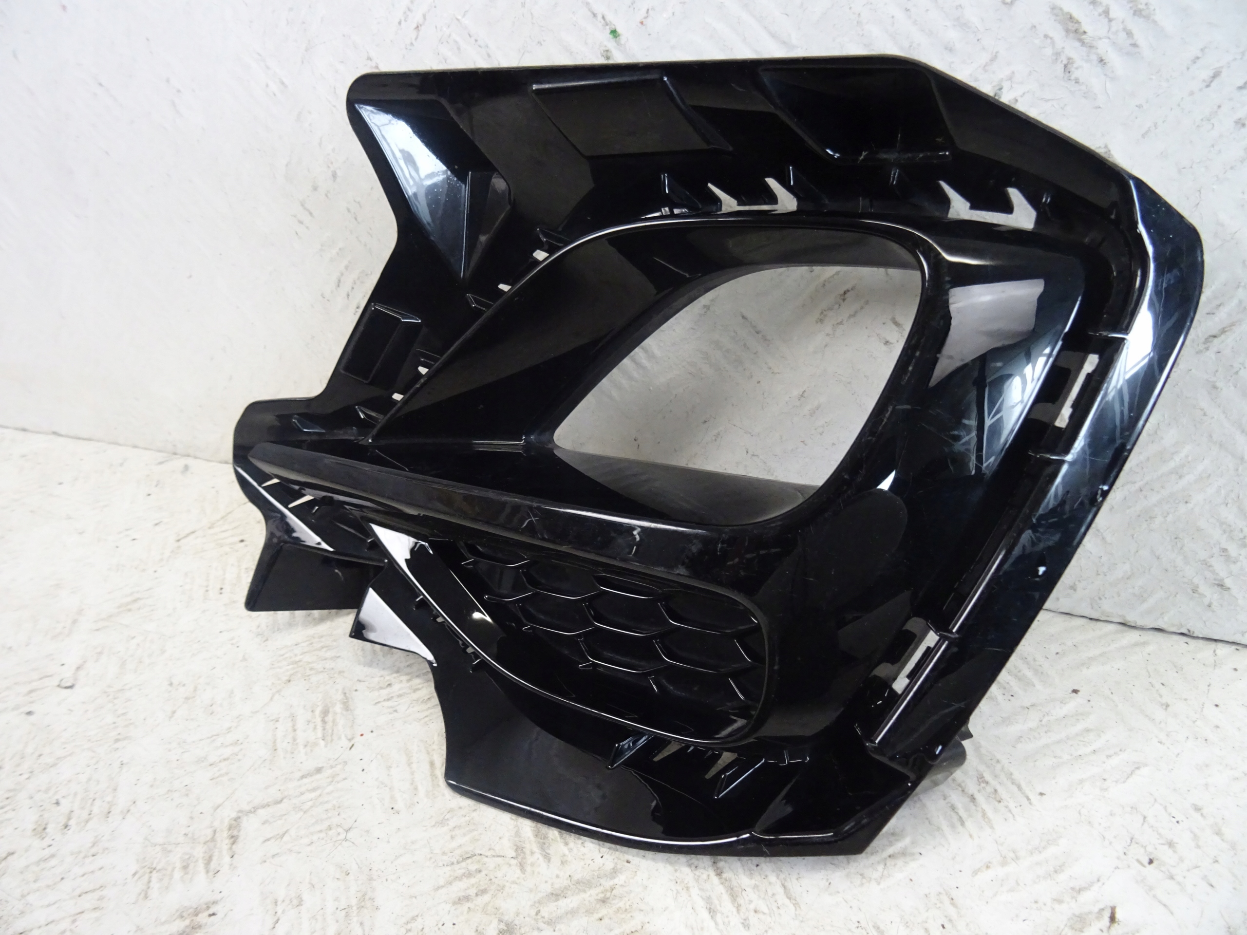 grid of a bumper front front right MG ZS 10699378