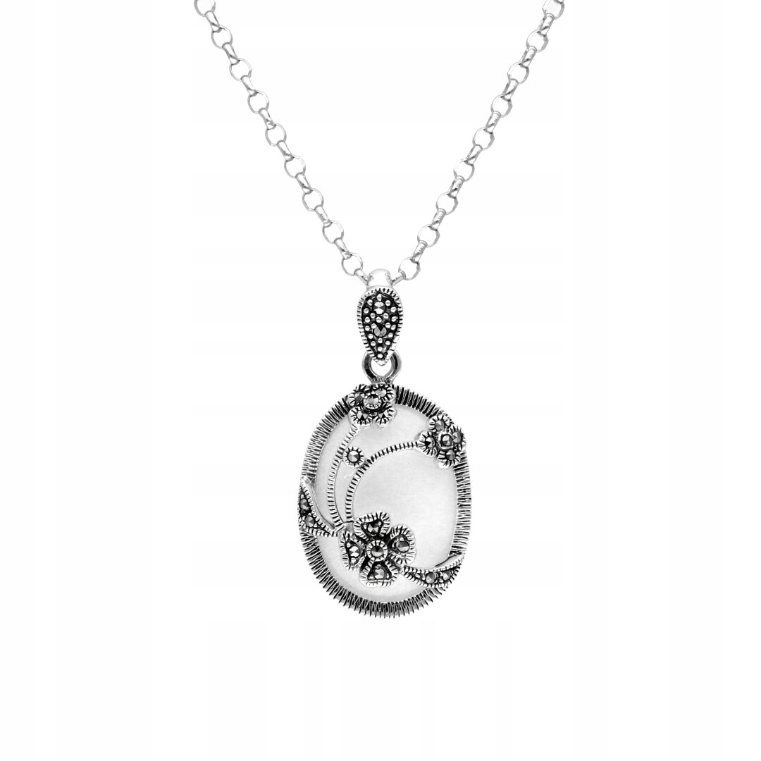 Stříbrný přívěsek s bílou perleťovou hmotou a květinovými markýzami