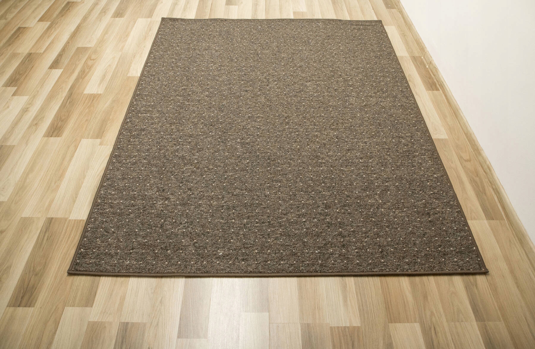 DYWAN PĘTELKOWY NA FILCU DO SALONU BRĄZOWY BEŻ W KRATKĘ ZEMBLA 200x200 cm Grubość 7 mm