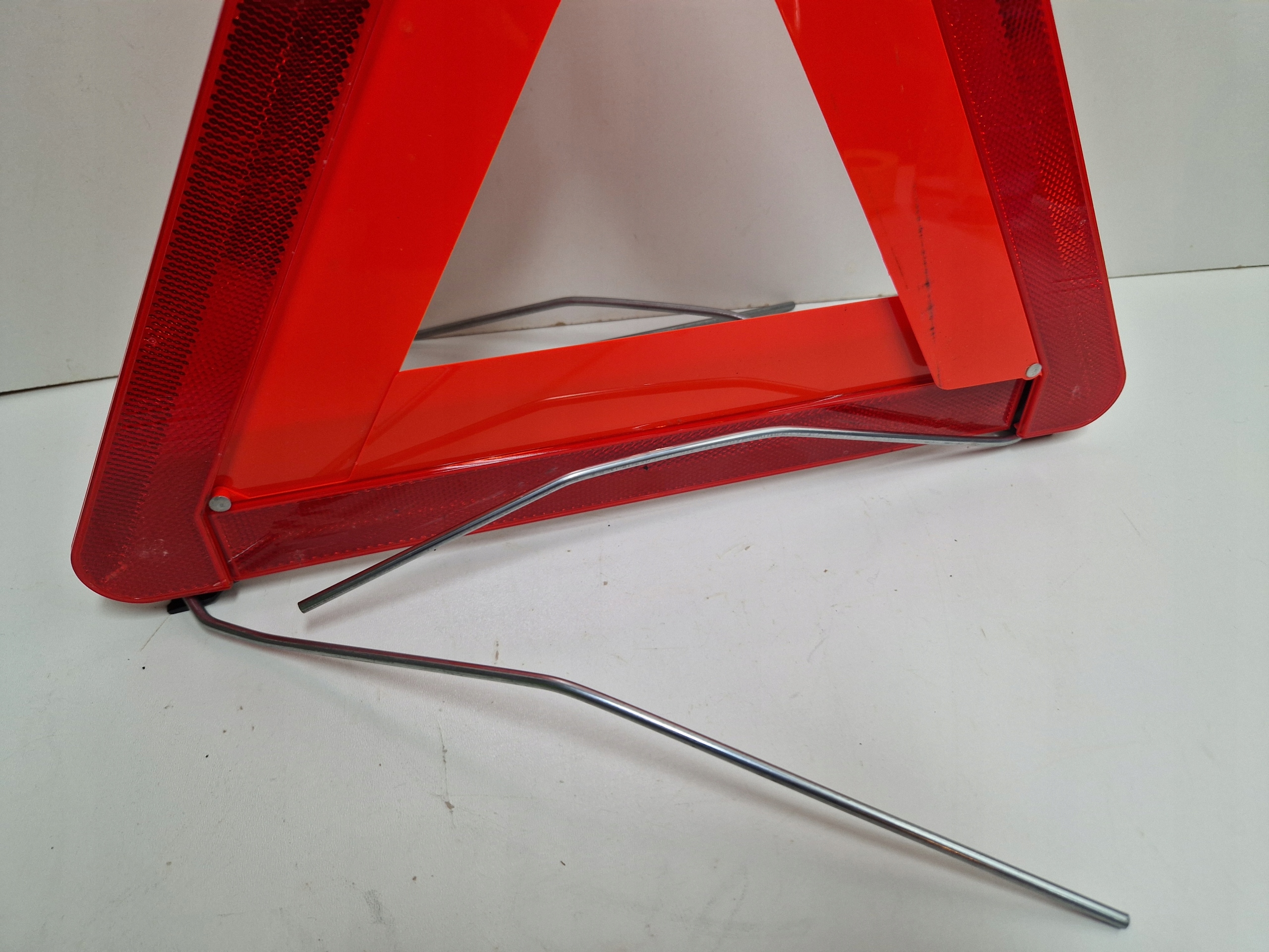 TRÓJKĄT OSTRZEGAWCZY (821/24) Stan opakowania brak opakowania