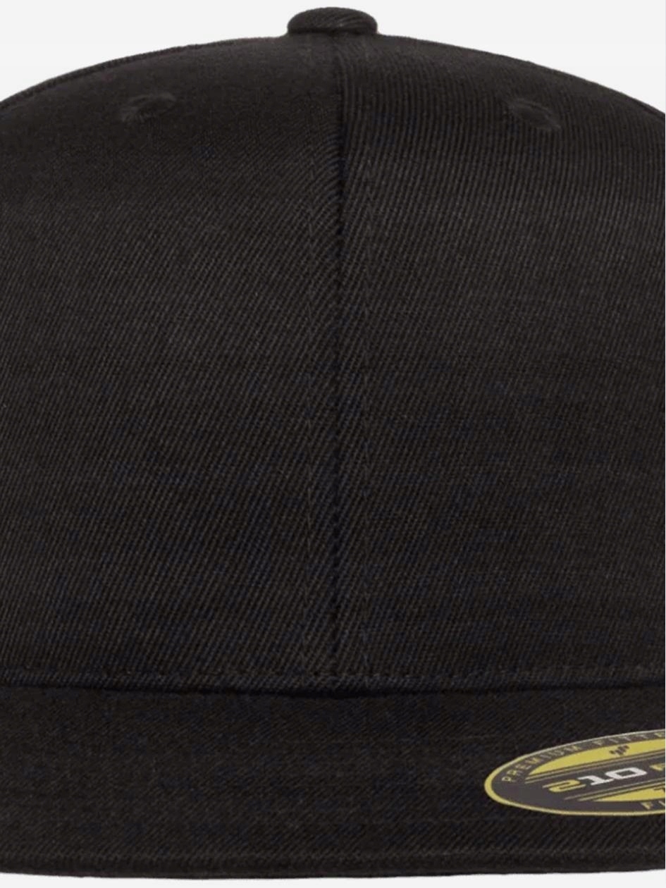 CZAPKA Z DASZKIEM FULLCAP CZYSTA BEZ LOGO KLASYCZNA FLEXFIT Czarna 55-58 Model klasyczna pełna bez wzoru prosty daszek
