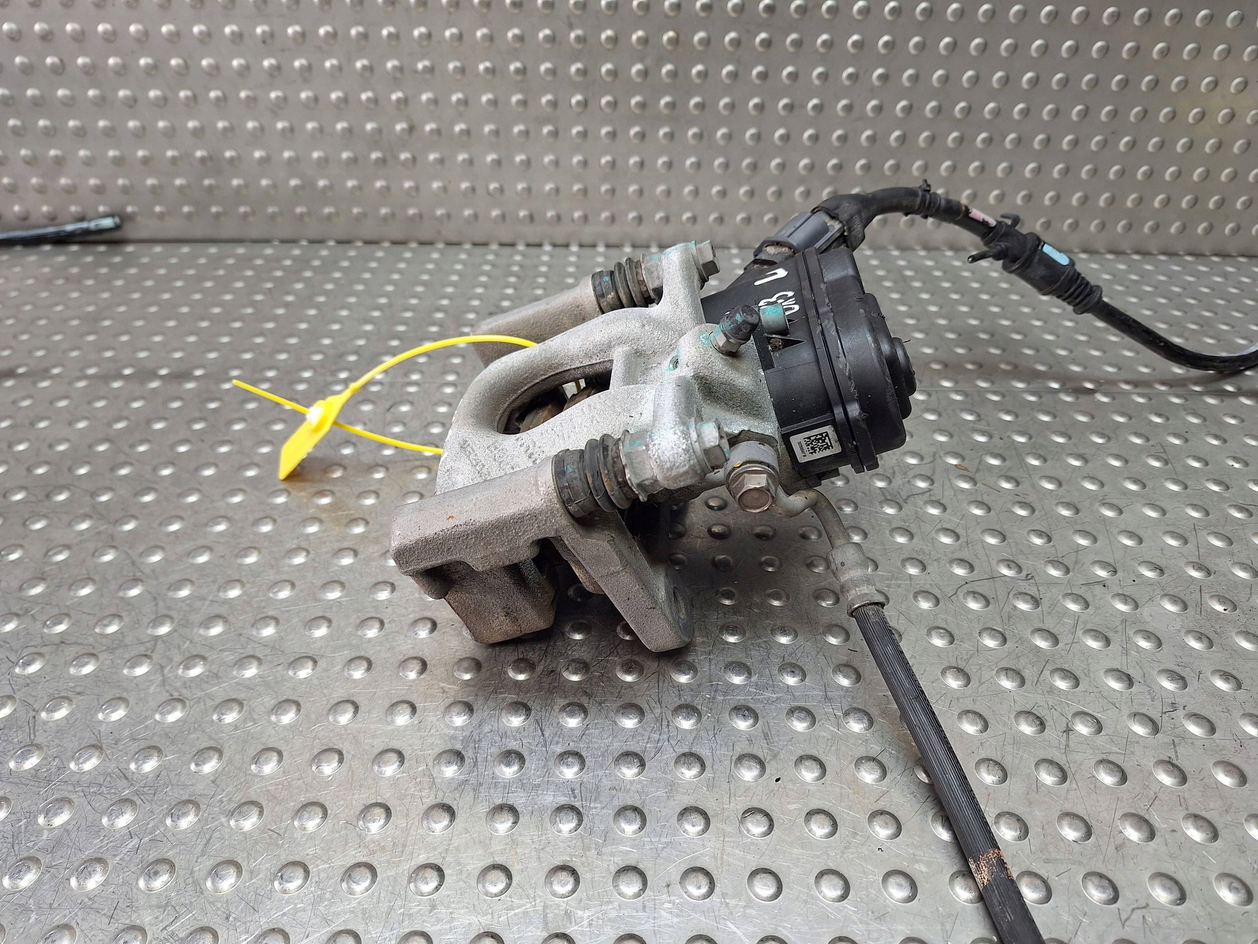 caliper brake rear part electrical left MAZDA CX3 32355597
