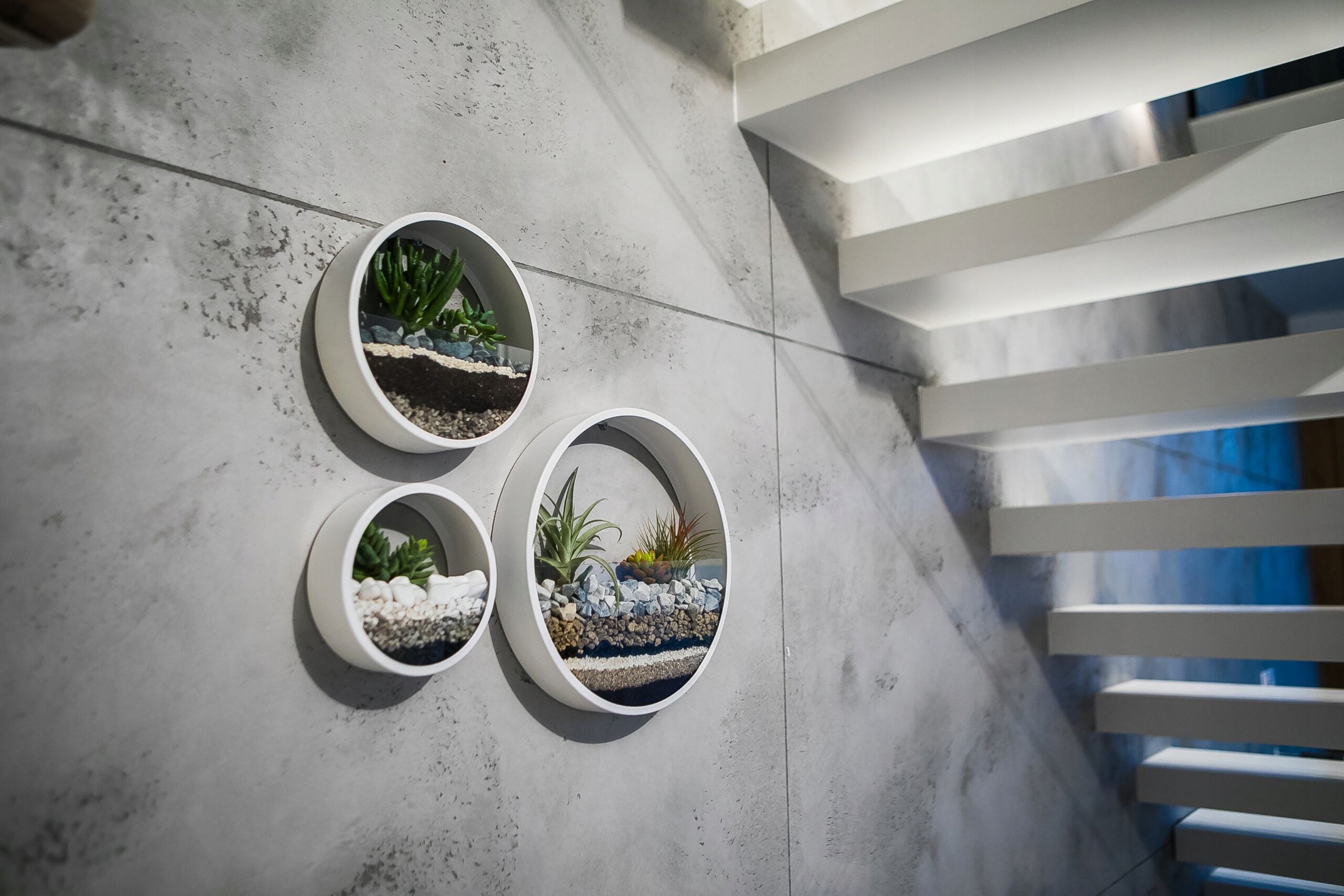 Metalowy kwietnik ścienny doniczka obraz na ścianę Wysokość produktu 30 cm