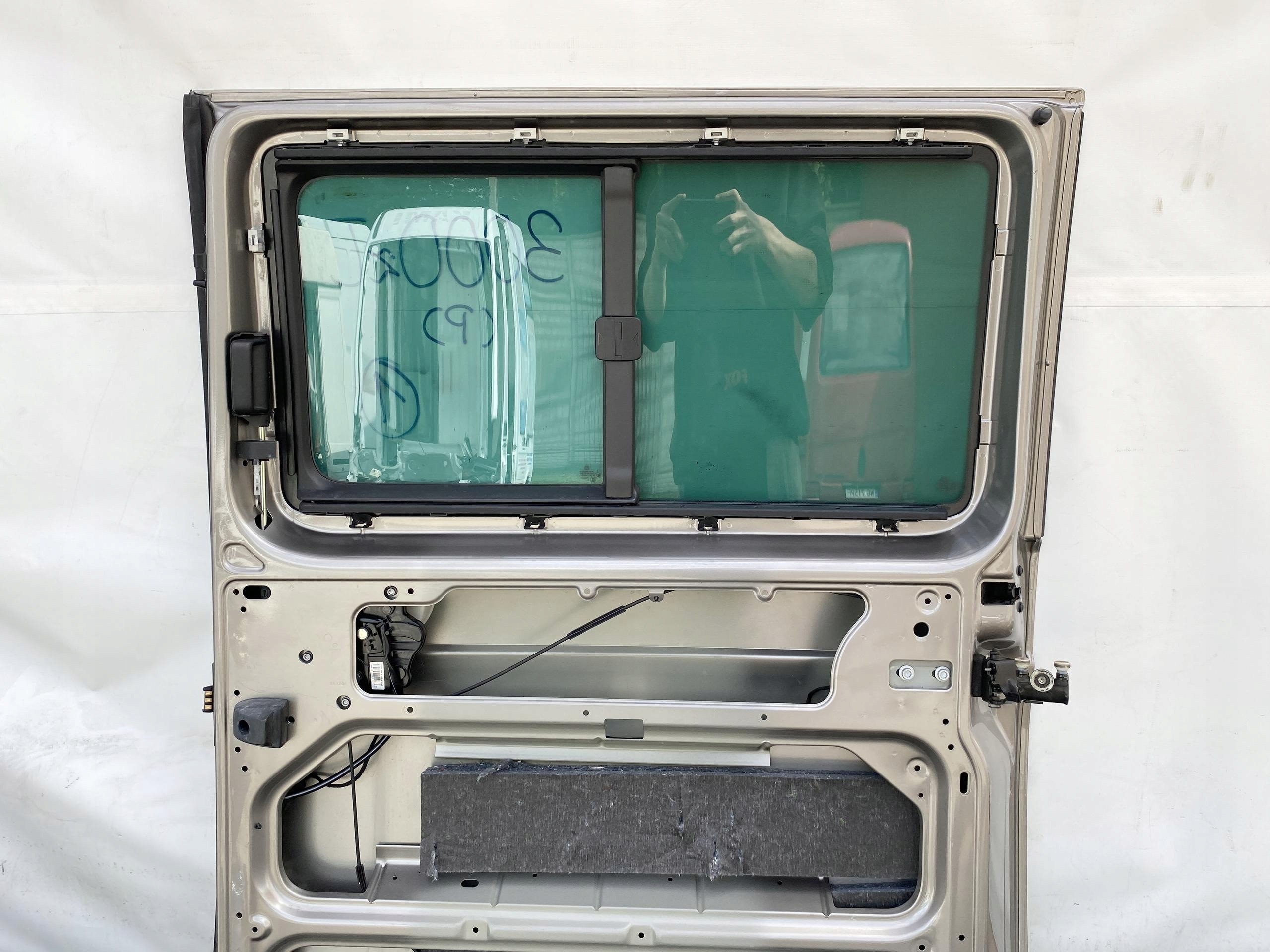 VW T6 MULTIVAN CARAVELLE 15- door SUWANE sliding side right Z window