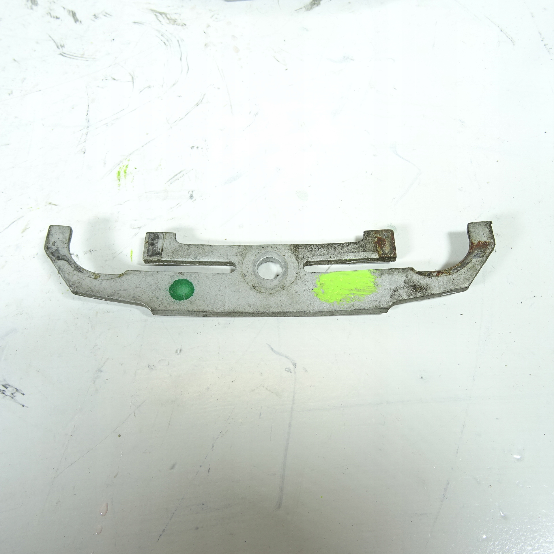 BMW 7 F01 F02 4.4 V8 Support plaque WTRYSKIWACZY