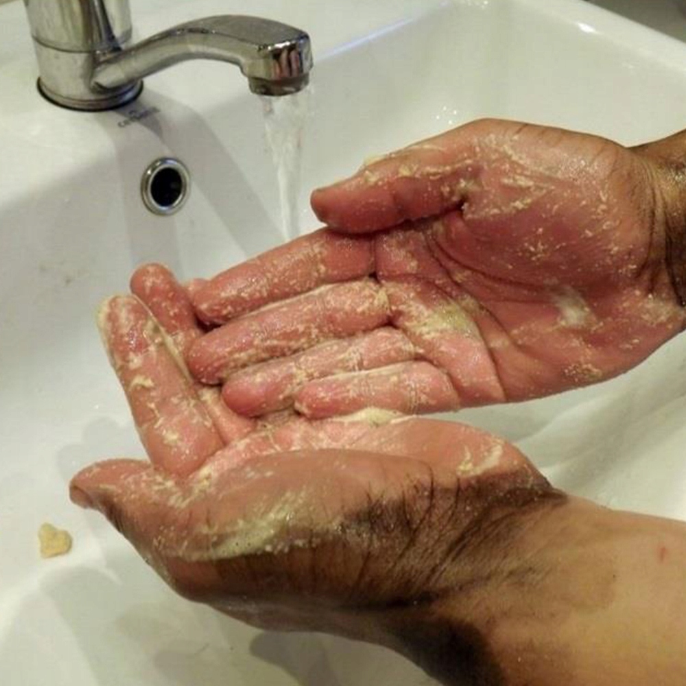 Отмыть сильно загрязненную. Мыло для рук. Мыть руки.