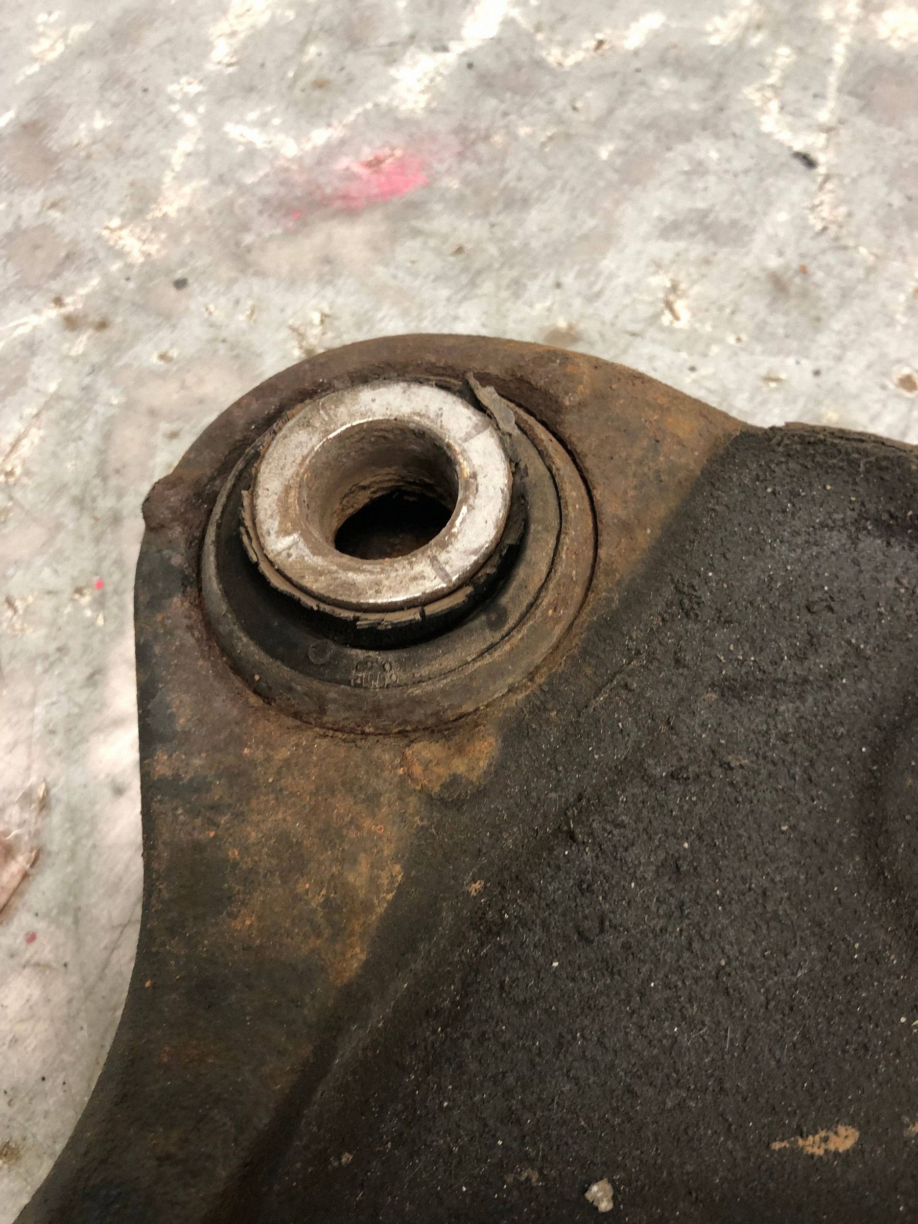 Querlenker links vorne RENAULT TRAFIC III