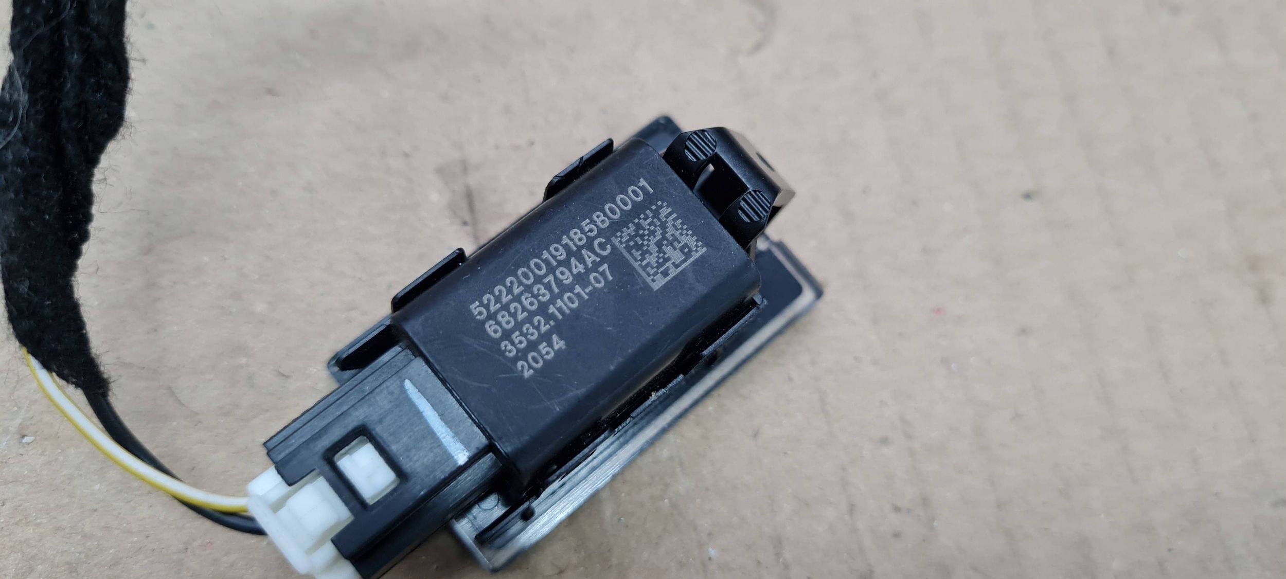 Chrysler Pacifica 2022 Feux phare Interne OSWIETLENIE Cabine 68263794AC