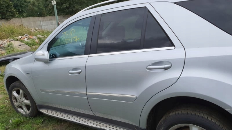 MERCEDES ML W164 TYLNE LEWE DRZWI C775 KOMPLETNE