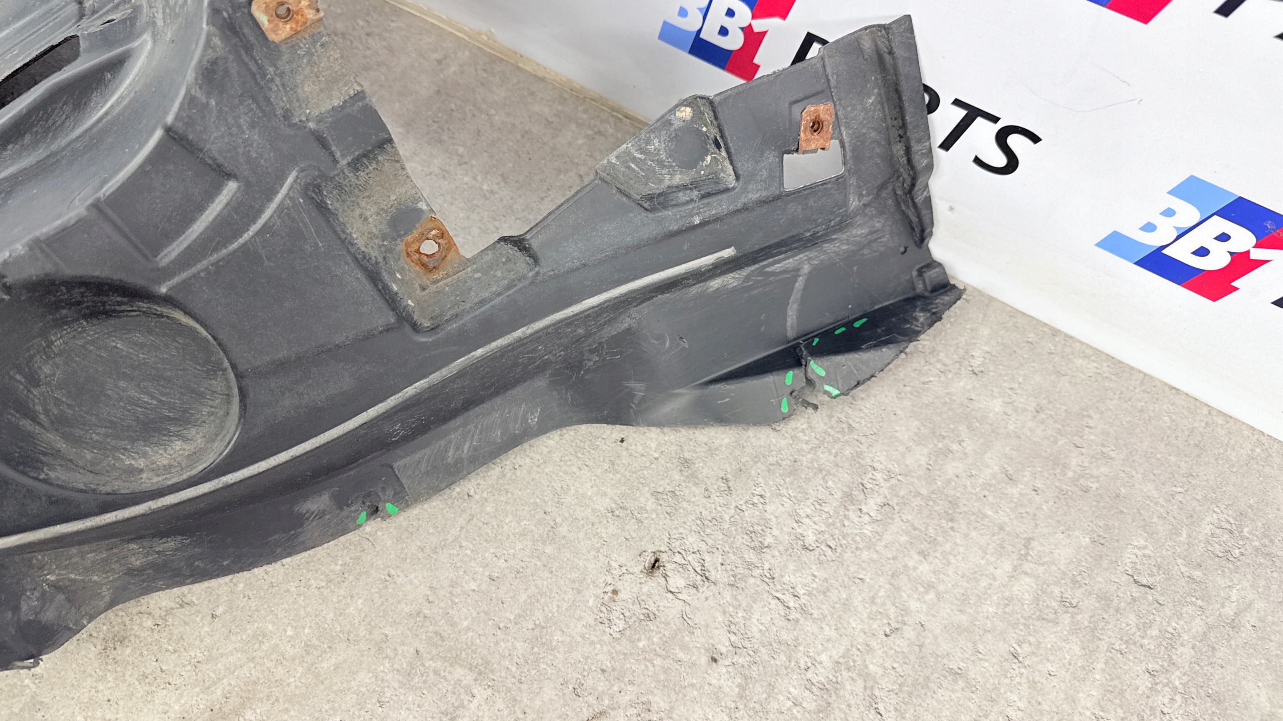 BMW E92 E93 mudguard left front left side m-packet LCI LIFT 8047459