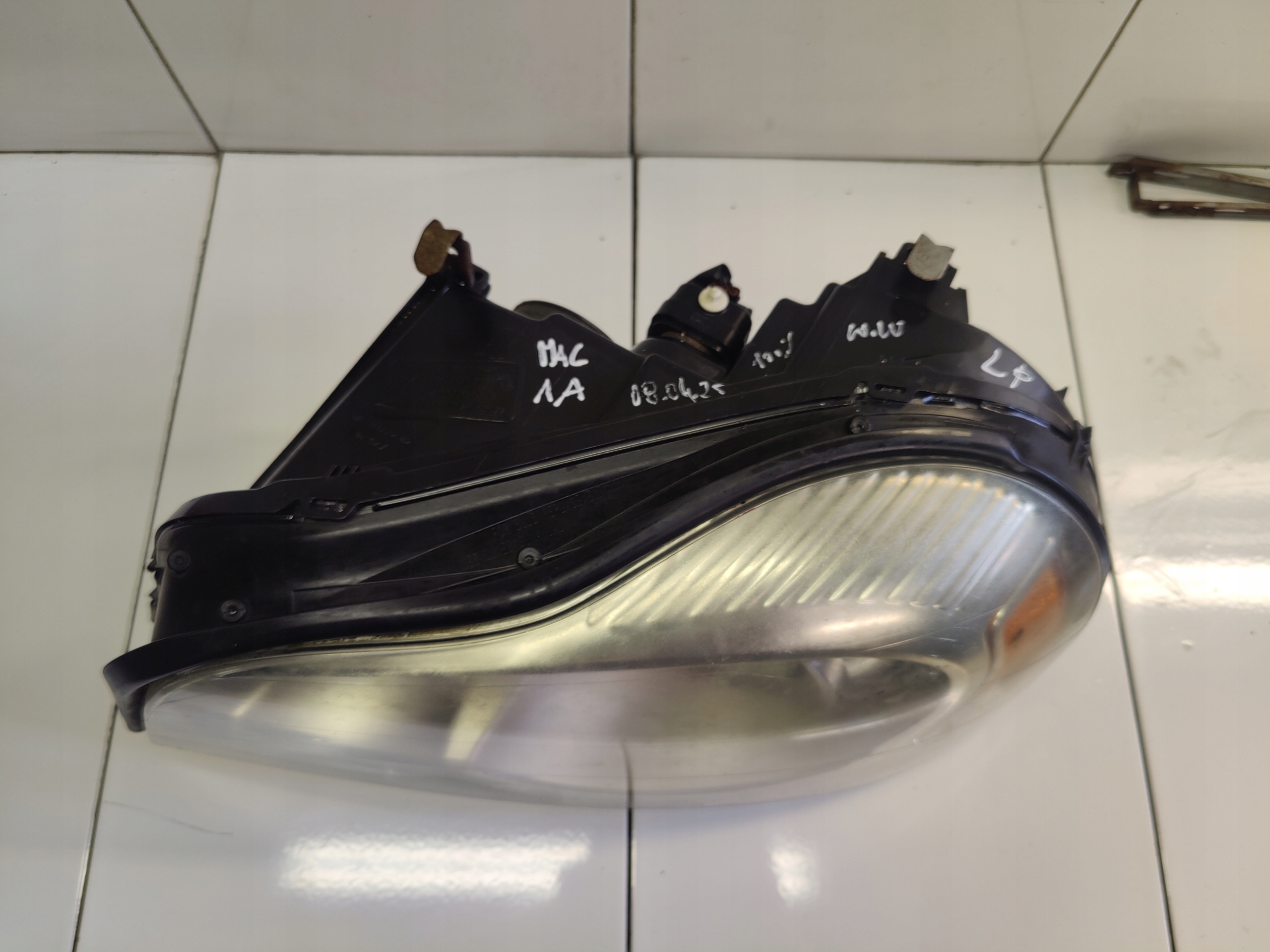VOLVO XC90 light left left front XENON 31217047