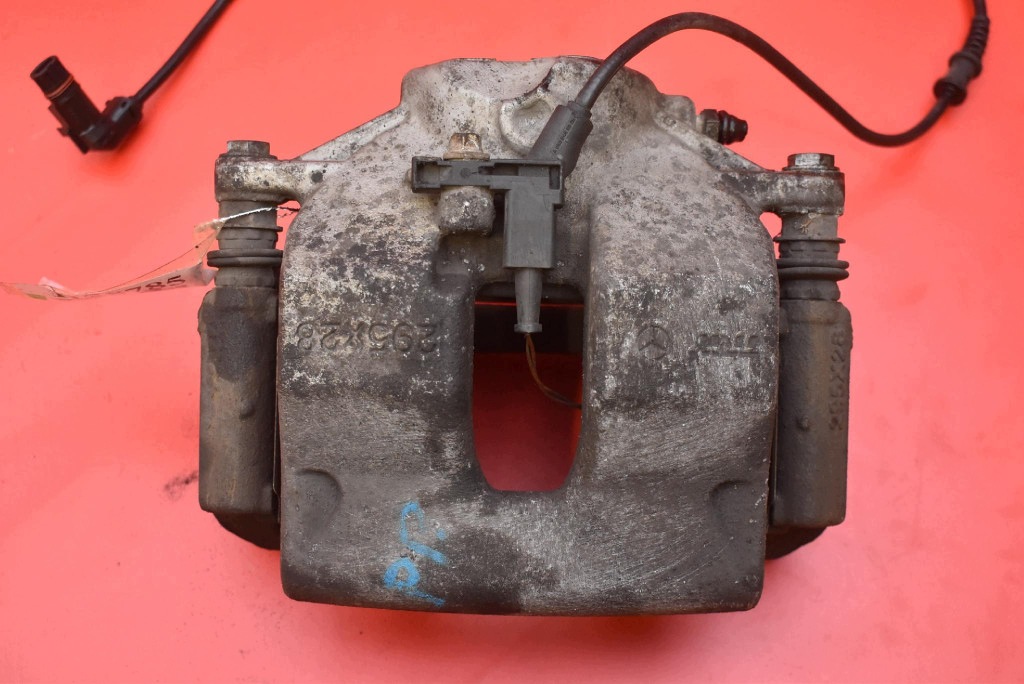caliper brake right front MERCEDES C-KLASA W204 1.8 compressor; 156KM 07