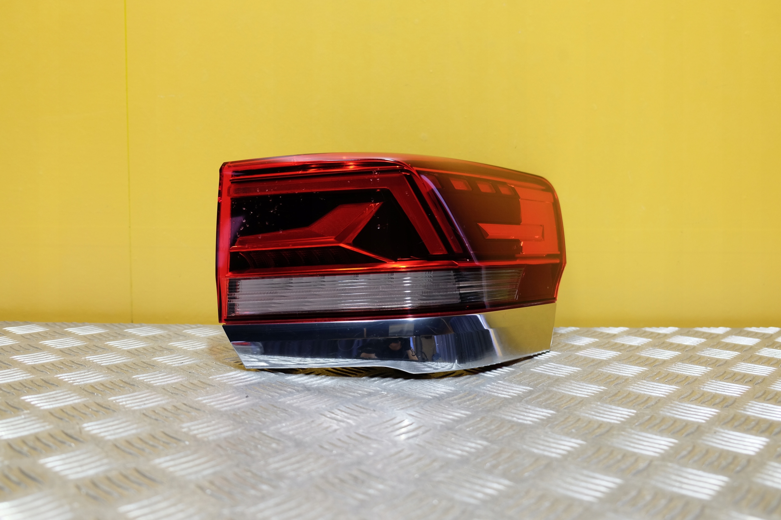 VW ATLAS LIFT 2021- LAMPA TYŁ LED TYLNA PRAWA USA