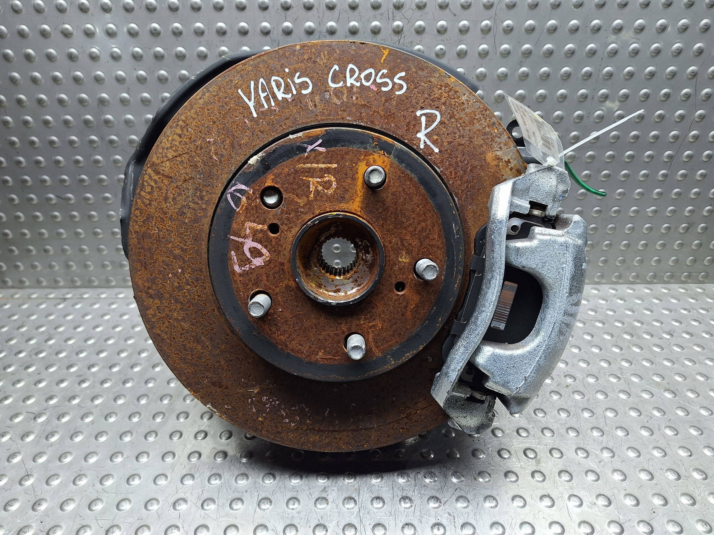 swing right front TOYOTA YARIS CROSS 20-26