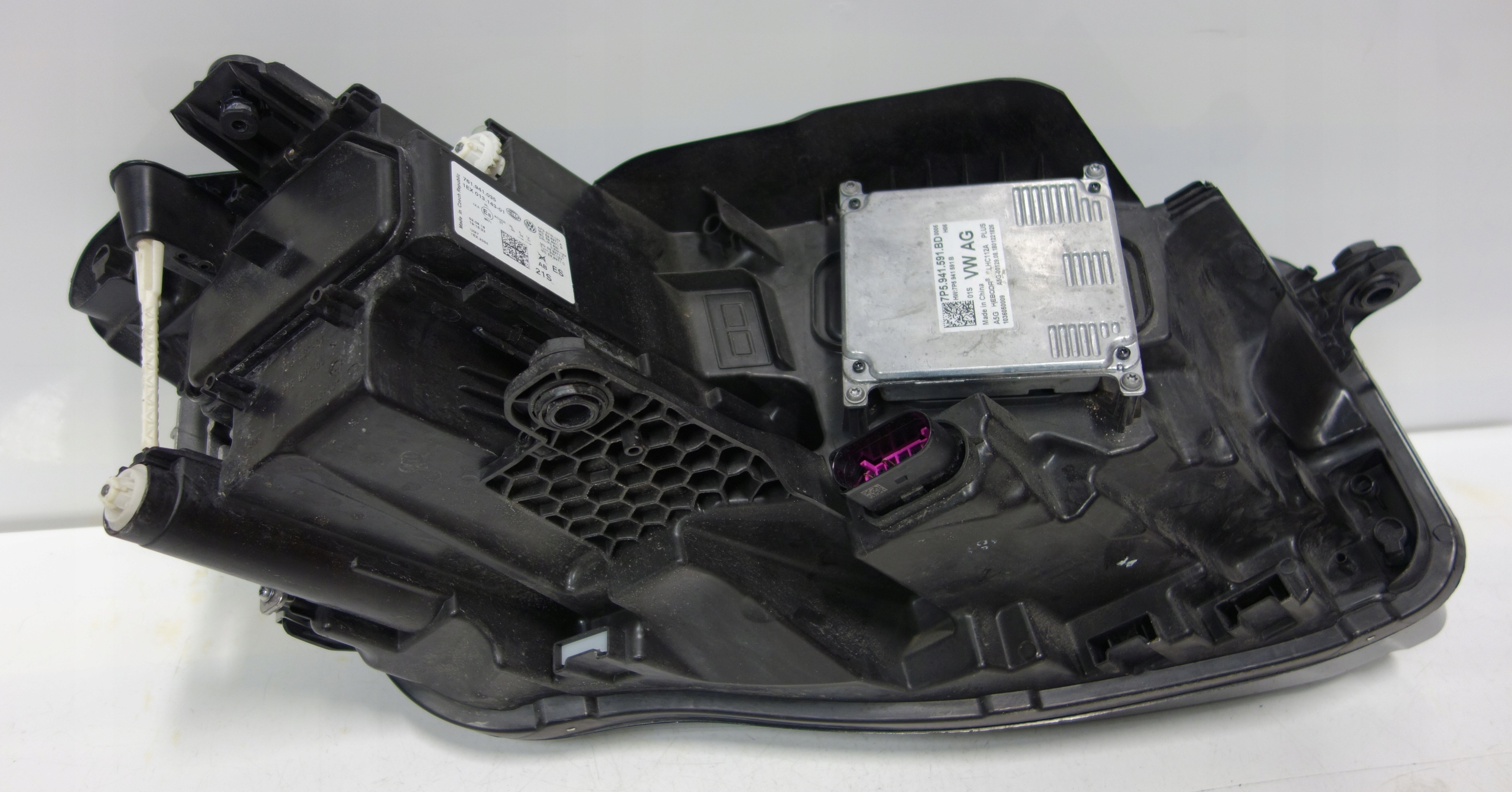 VW TOUAREG 3 2018- LAMPA LEWA PRZEDNIA FULL LED Typ samochodu Samochody osobowe