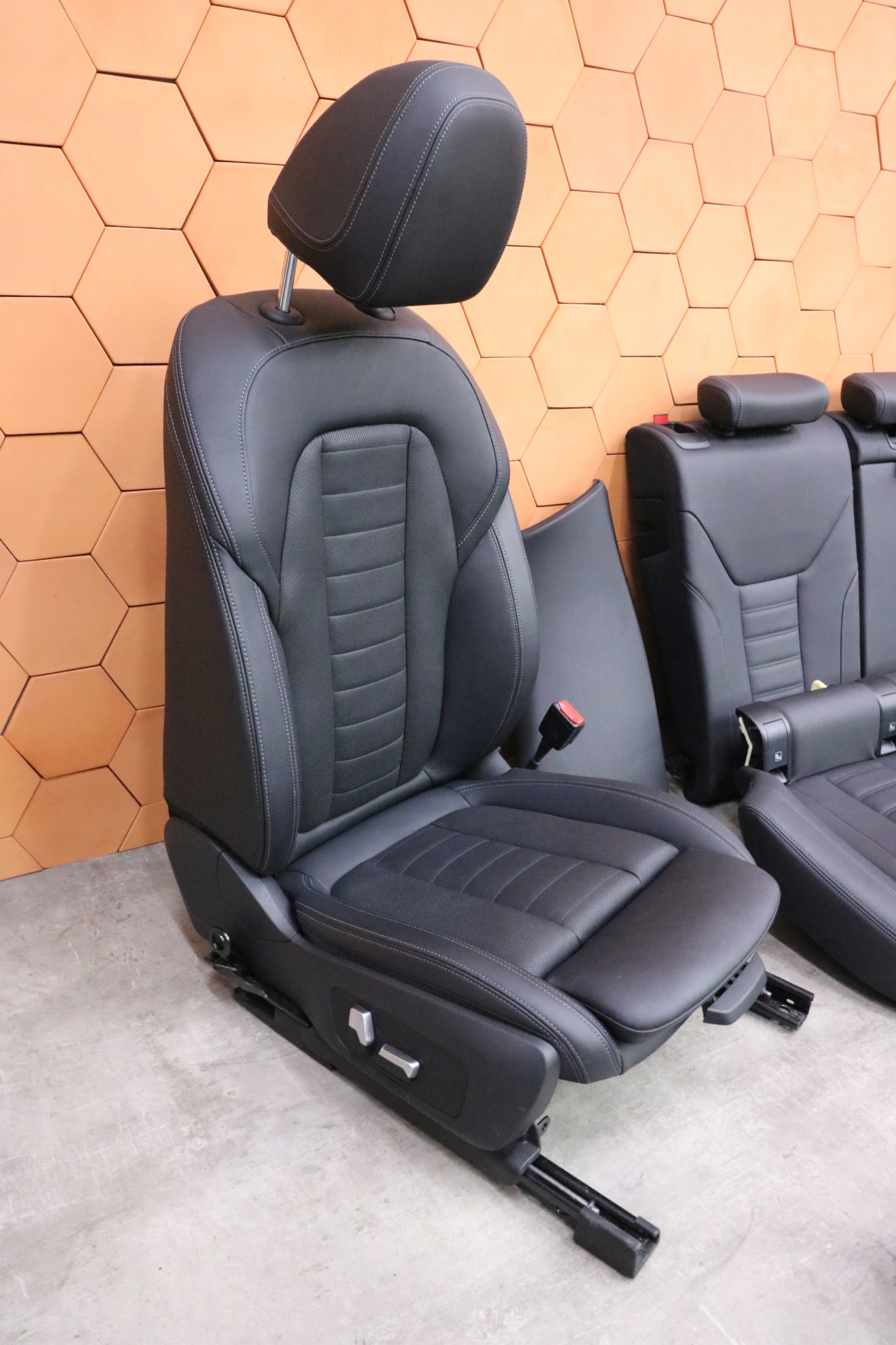 BMW i4 G26 inner seats side TUNEL m-packet WENTYLOWANE GRZANE