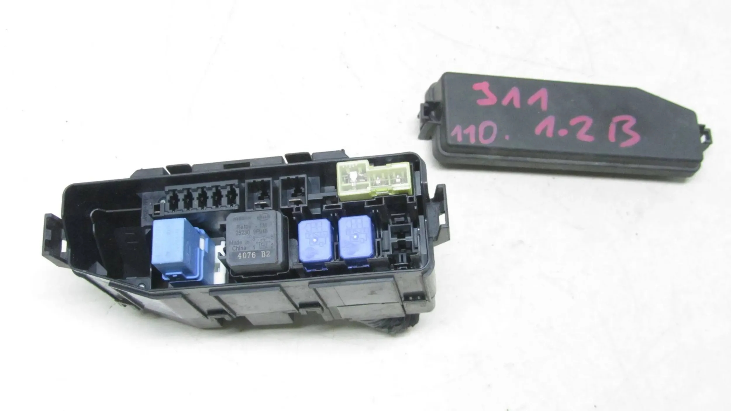 NISSAN QASHQAI J11 1.2 SKRZYNKA BEZPIECZNIKÓW 13-17